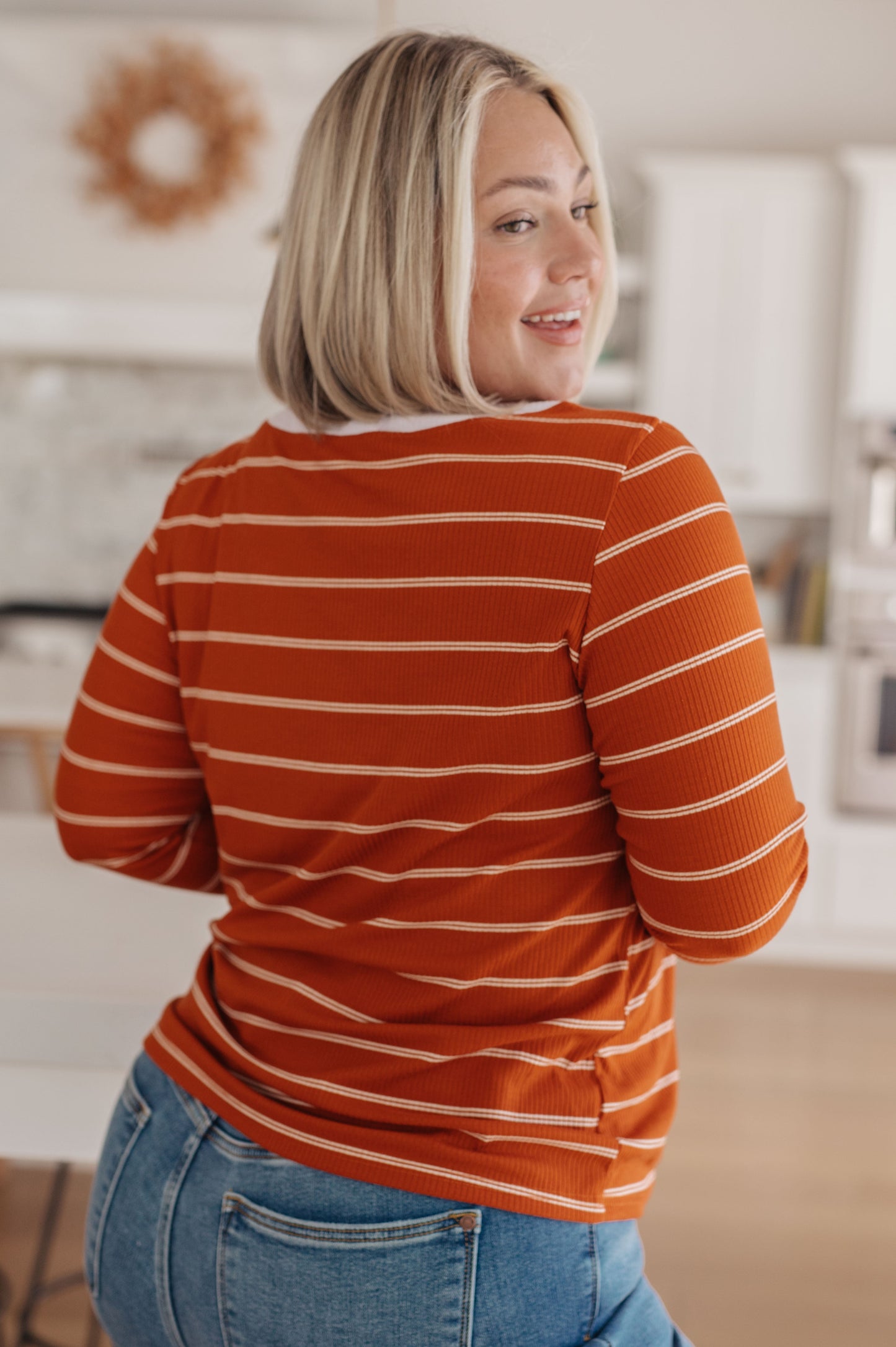 Burnt Orange Ribbed Jersey Knit
Color Blocked Sleeve
Slim Fit
95% Polyester, 5% Elastane
True to Size