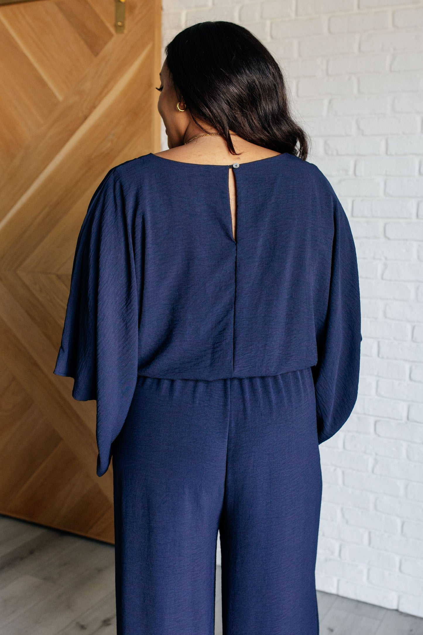 Navy Blue Wide Leg jumpsuit
Crinkle Woven
V-Neckline
Kimono Sleeve
Elastic Waistline
Functional Side Pockets
Wide Leg
Keyhole Button Closure
100% Polyester
True to Size