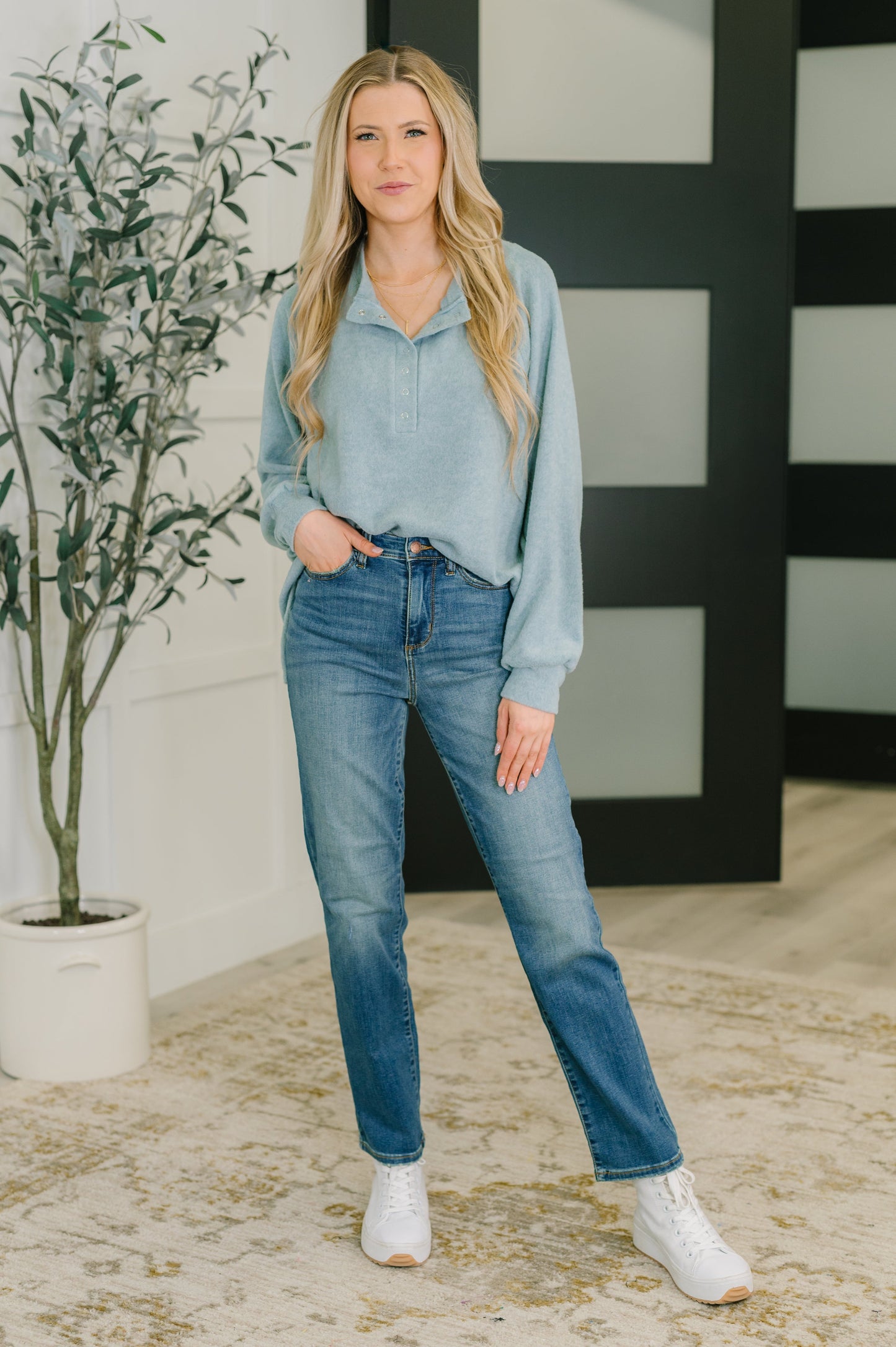 Melange Hacci Top by Zenana in Blue Grey
High Stretch
Round Neckline
Half Front Snap Button Closures
Scooped Stepped Hem
Long Sleeve
Banded Sleeve Cuff
82% Polyester, 15% Rayon, 3% Spandex
True to Size