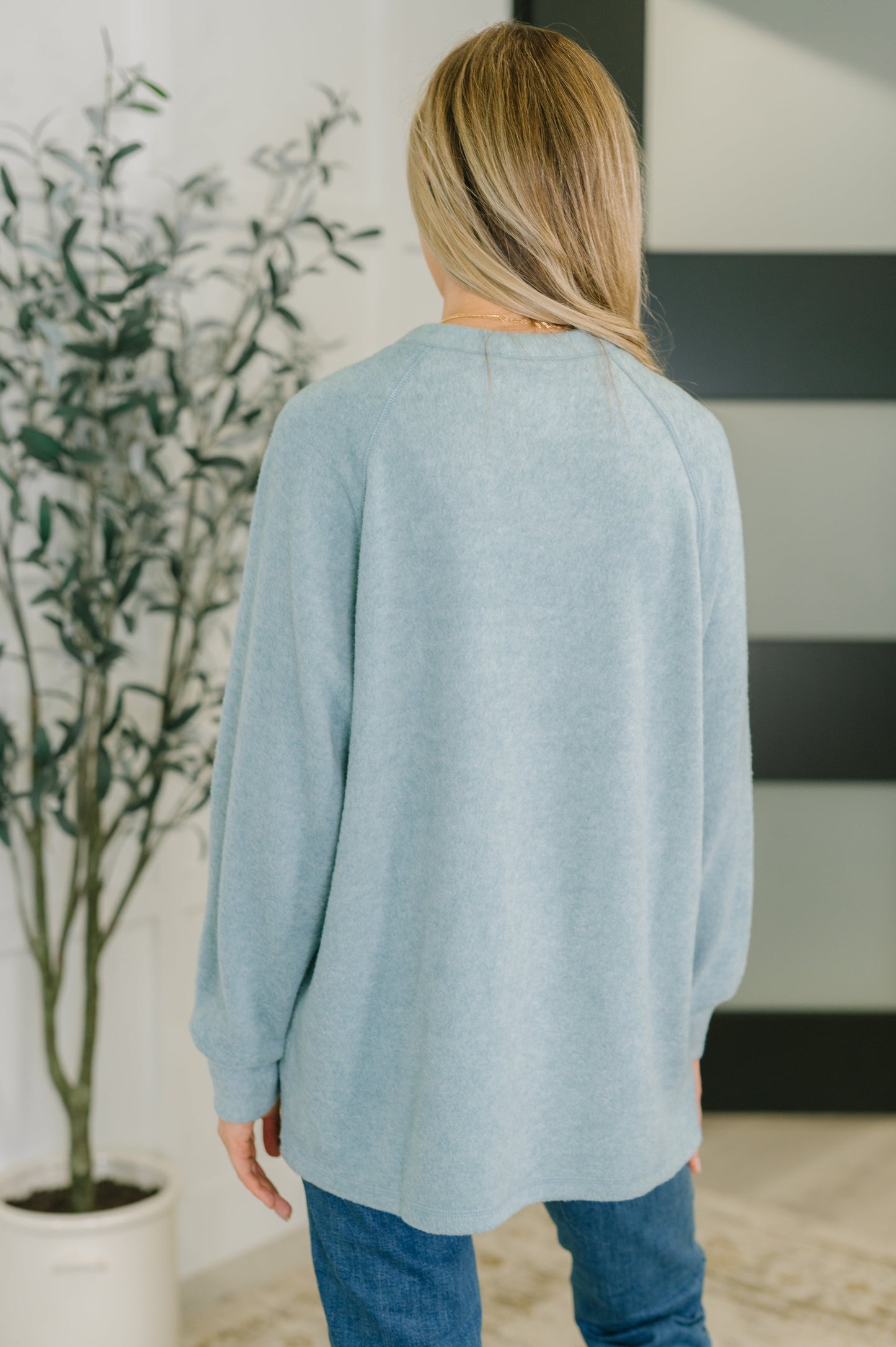Melange Hacci Top by Zenana in Blue Grey
High Stretch
Round Neckline
Half Front Snap Button Closures
Scooped Stepped Hem
Long Sleeve
Banded Sleeve Cuff
82% Polyester, 15% Rayon, 3% Spandex
True to Size