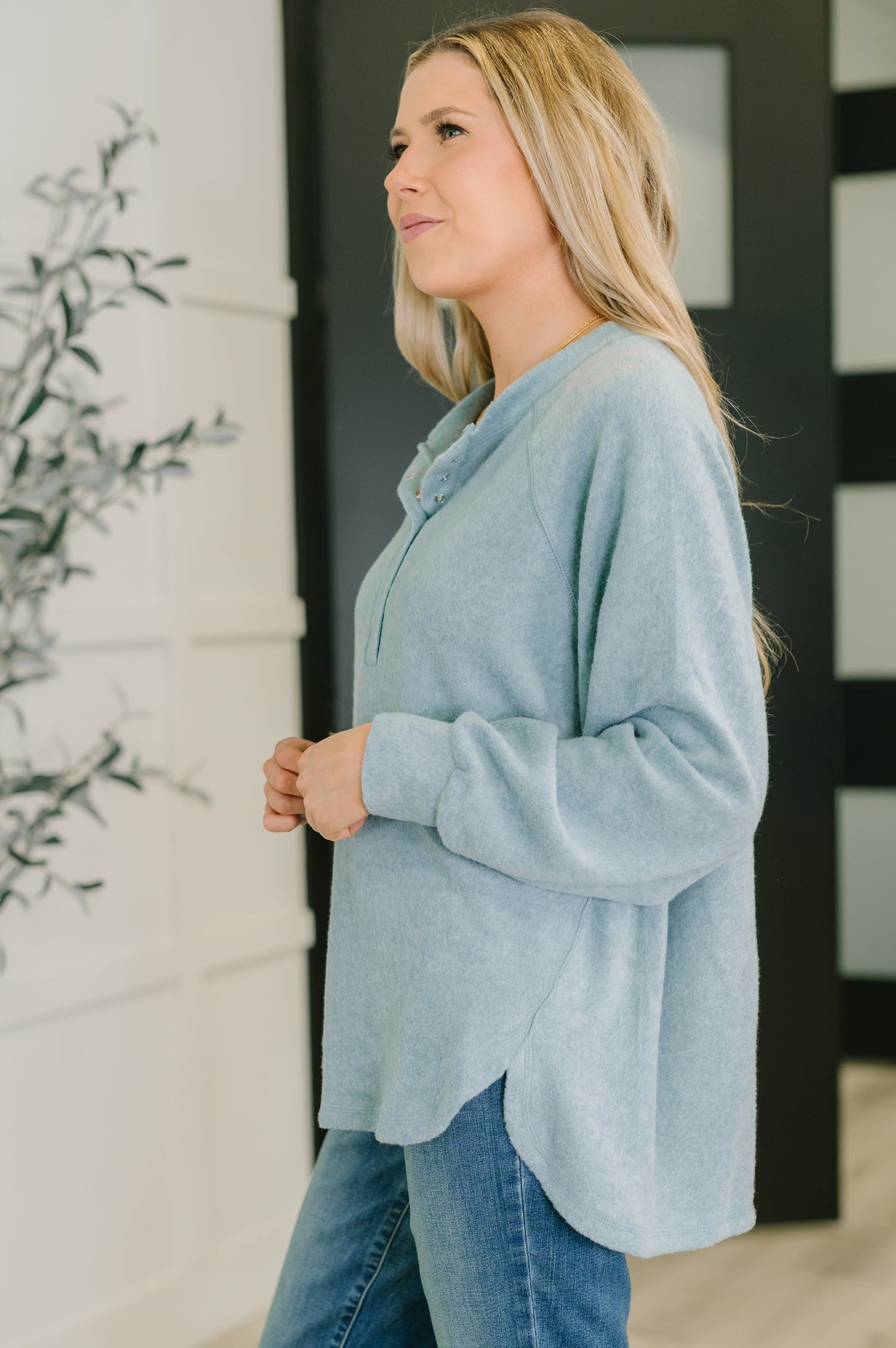 Melange Hacci Top by Zenana in Blue Grey
High Stretch
Round Neckline
Half Front Snap Button Closures
Scooped Stepped Hem
Long Sleeve
Banded Sleeve Cuff
82% Polyester, 15% Rayon, 3% Spandex
True to Size