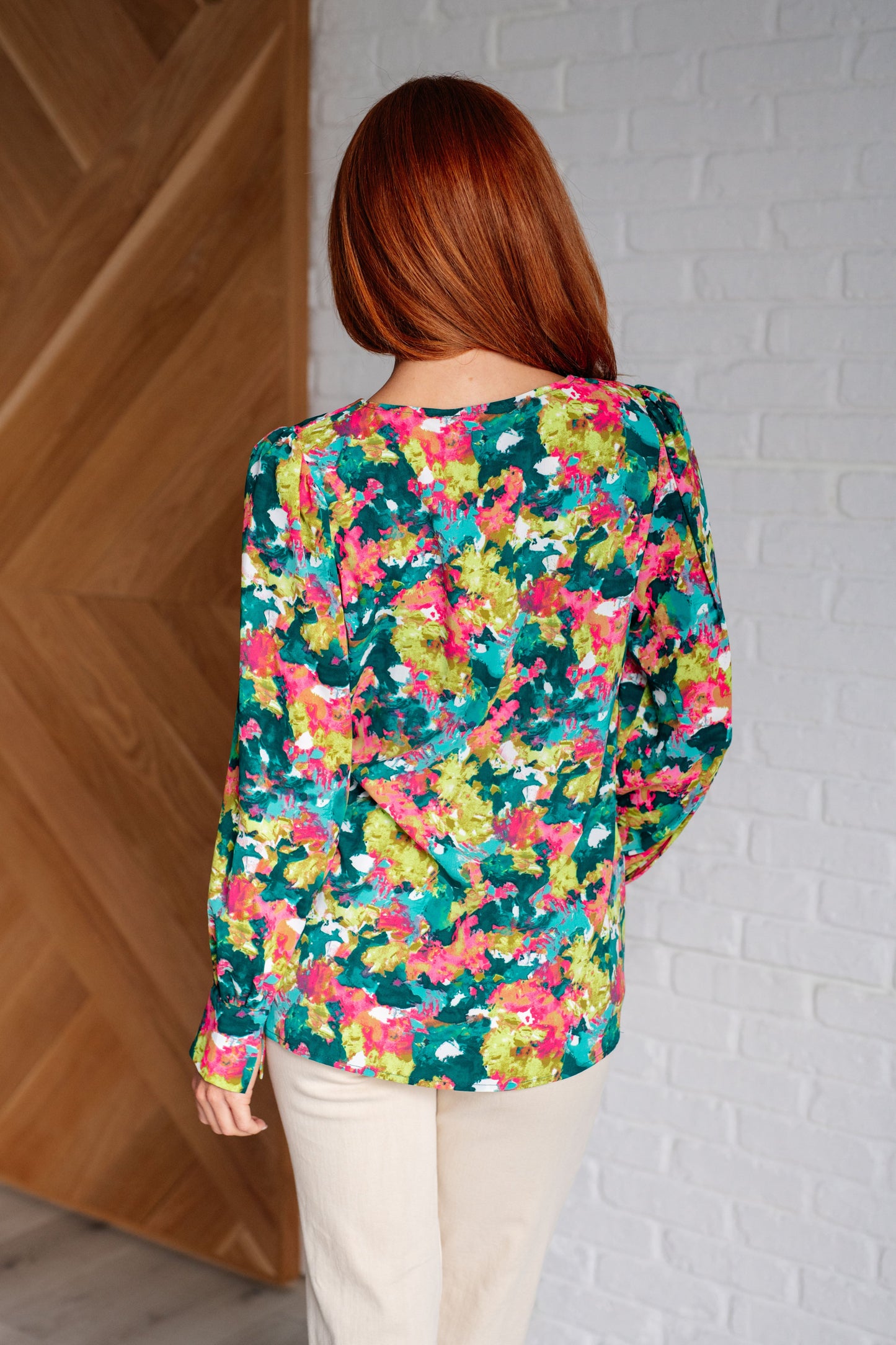 Floral long sleeve Lightweight Woven top by Jodifil
V-Neckline
Puff Sleeve
Buttoned Sleeve Cuff
Relaxed Fit
100% Polyester
True to Size
