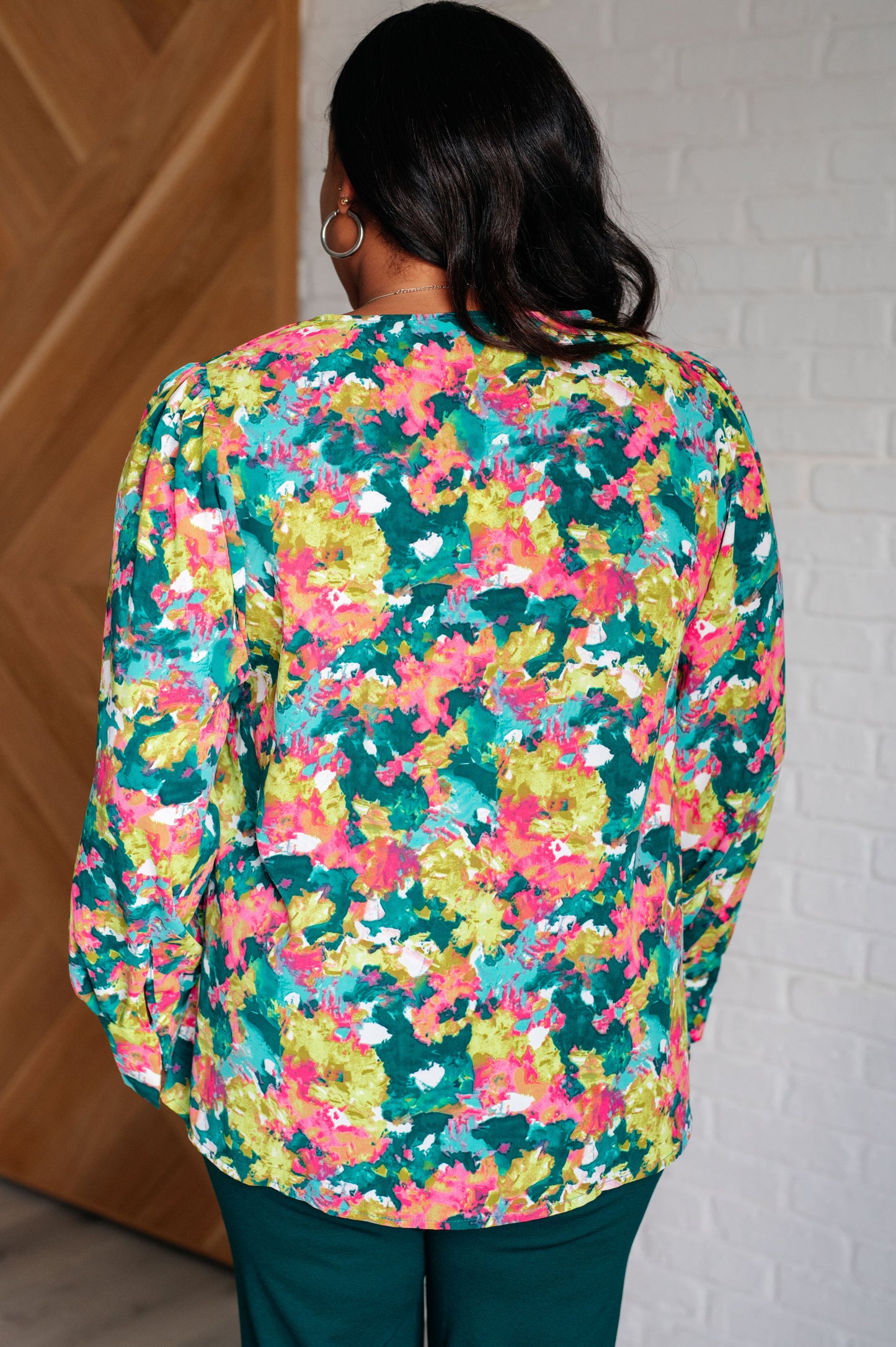 Floral long sleeve Lightweight Woven top by Jodifil
V-Neckline
Puff Sleeve
Buttoned Sleeve Cuff
Relaxed Fit
100% Polyester
True to Size