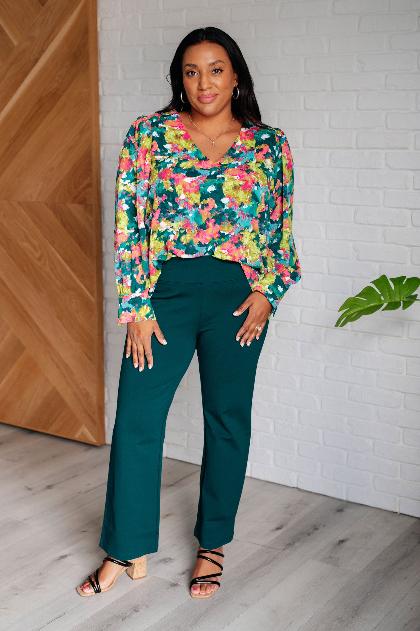 Floral long sleeve Lightweight Woven top by Jodifil
V-Neckline
Puff Sleeve
Buttoned Sleeve Cuff
Relaxed Fit
100% Polyester
True to Size