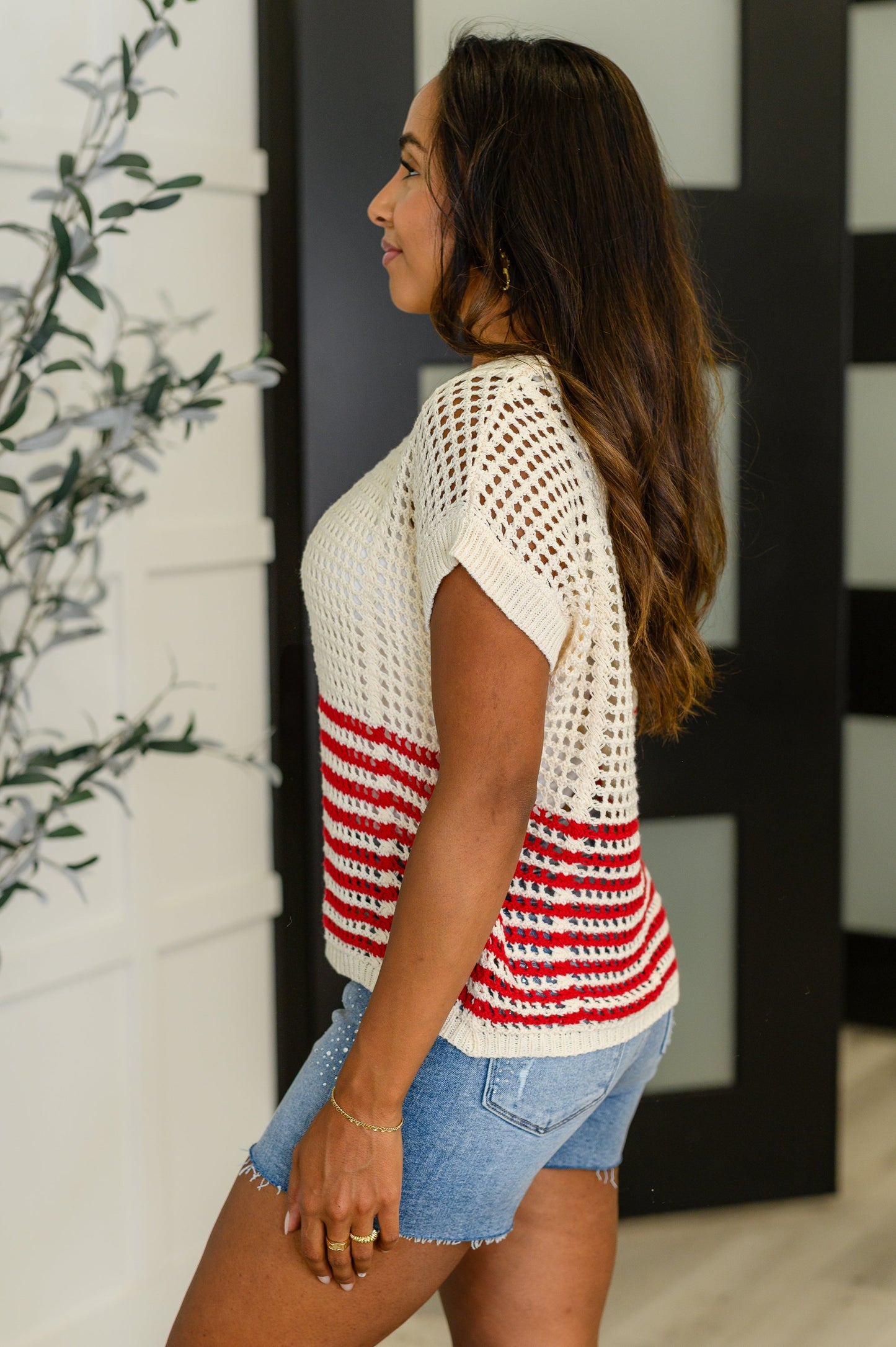 Net Tee Red striped Top by Blu Pepper
Light-Weight Net Knit
Stretch
Banded, Ribbed Round Neckline
Dolman Sleeve
Banded, Ribbed Sleeve Cuff
Banded, Ribbed Hemline
100% Cotton
True to Size