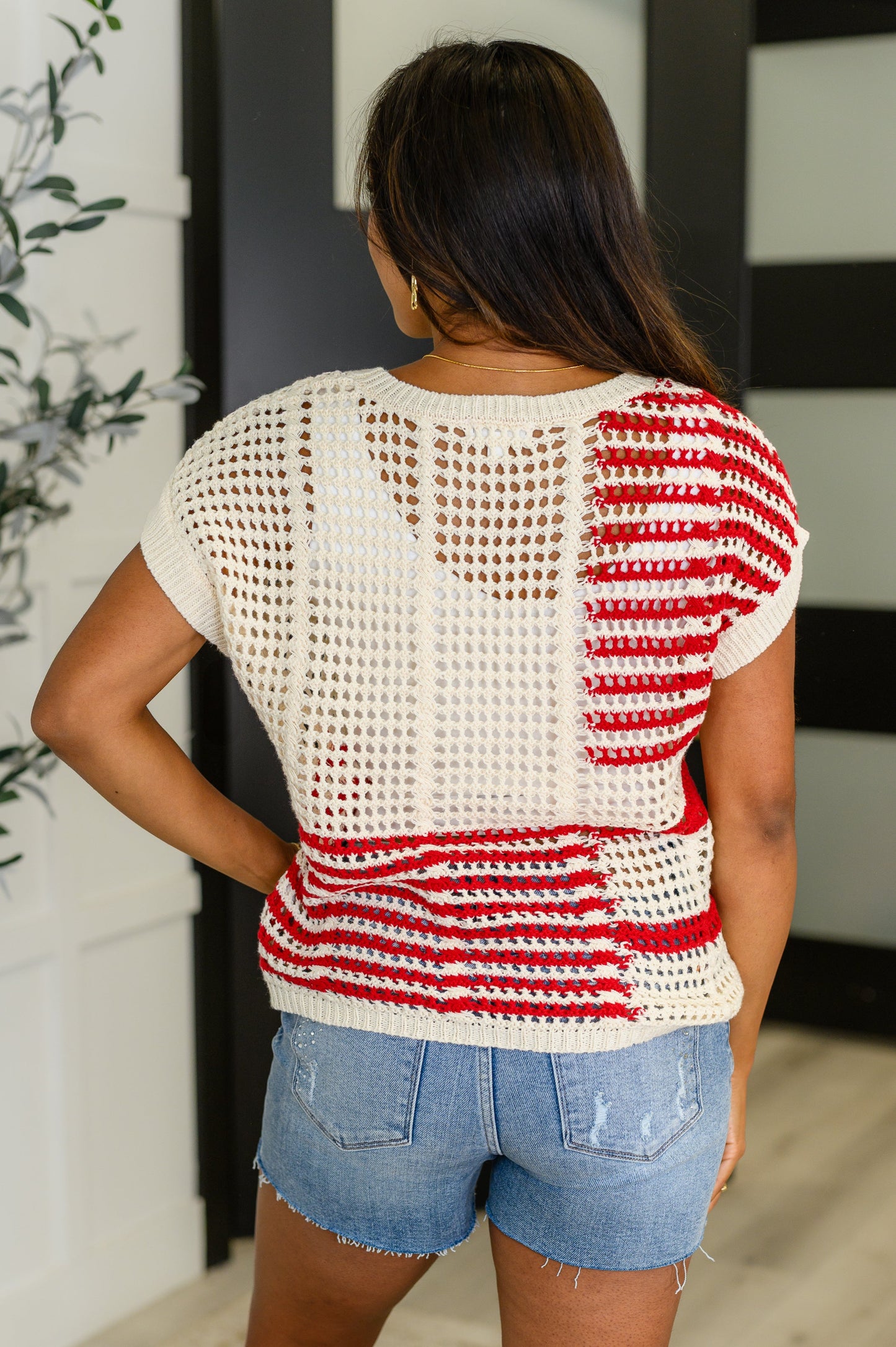 Net Tee Red striped Top by Blu Pepper
Light-Weight Net Knit
Stretch
Banded, Ribbed Round Neckline
Dolman Sleeve
Banded, Ribbed Sleeve Cuff
Banded, Ribbed Hemline
100% Cotton
True to Size