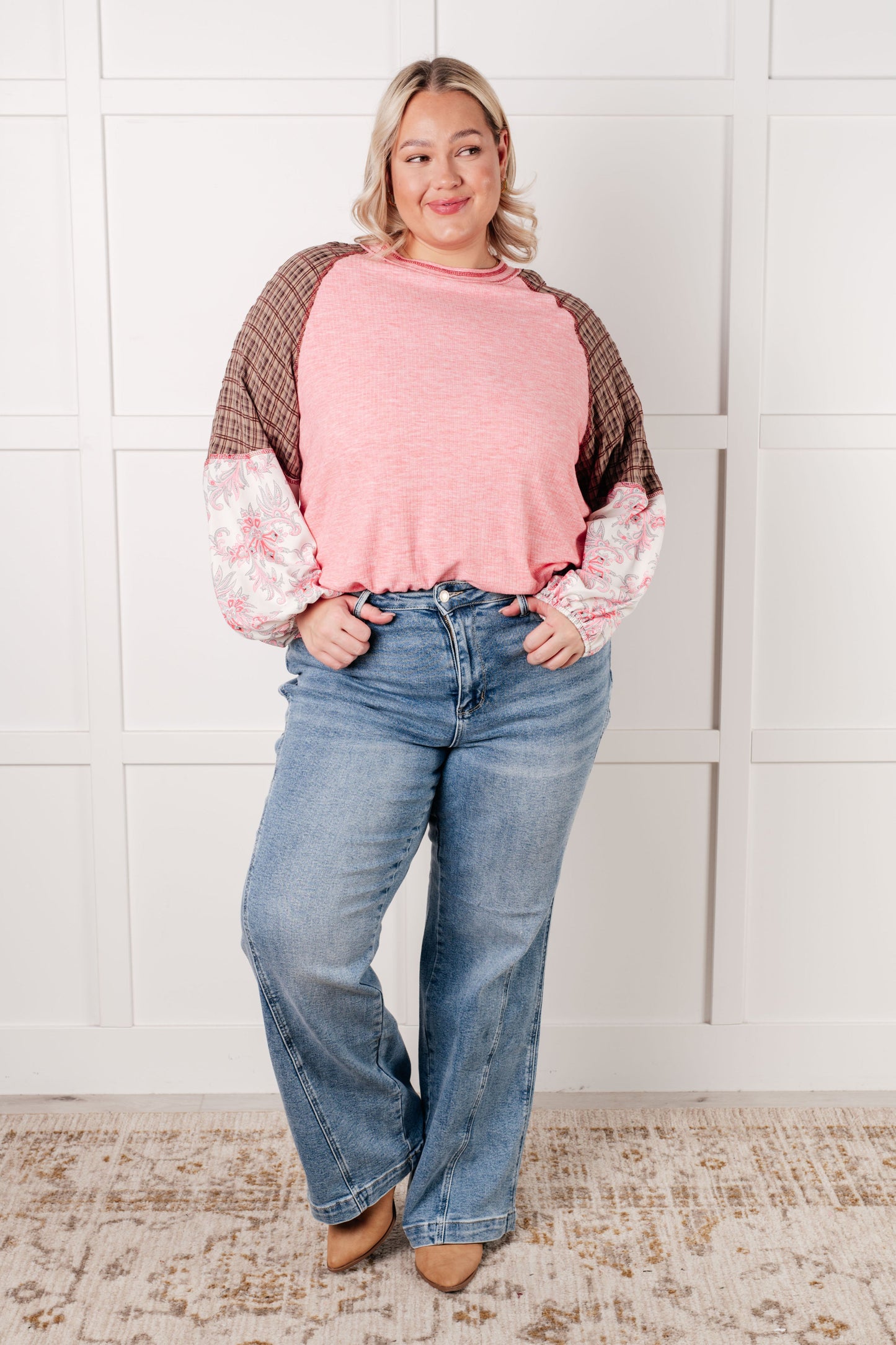Knit Bodice long sleeve
Woven Contrast
Banded, Round Neckline
Raglan Balloon Sleeve
Cased Elastic Sleeve Cuff
Raw Edge Details
85% Polyester, 10% Viscose, 5% Elastane
True to Size