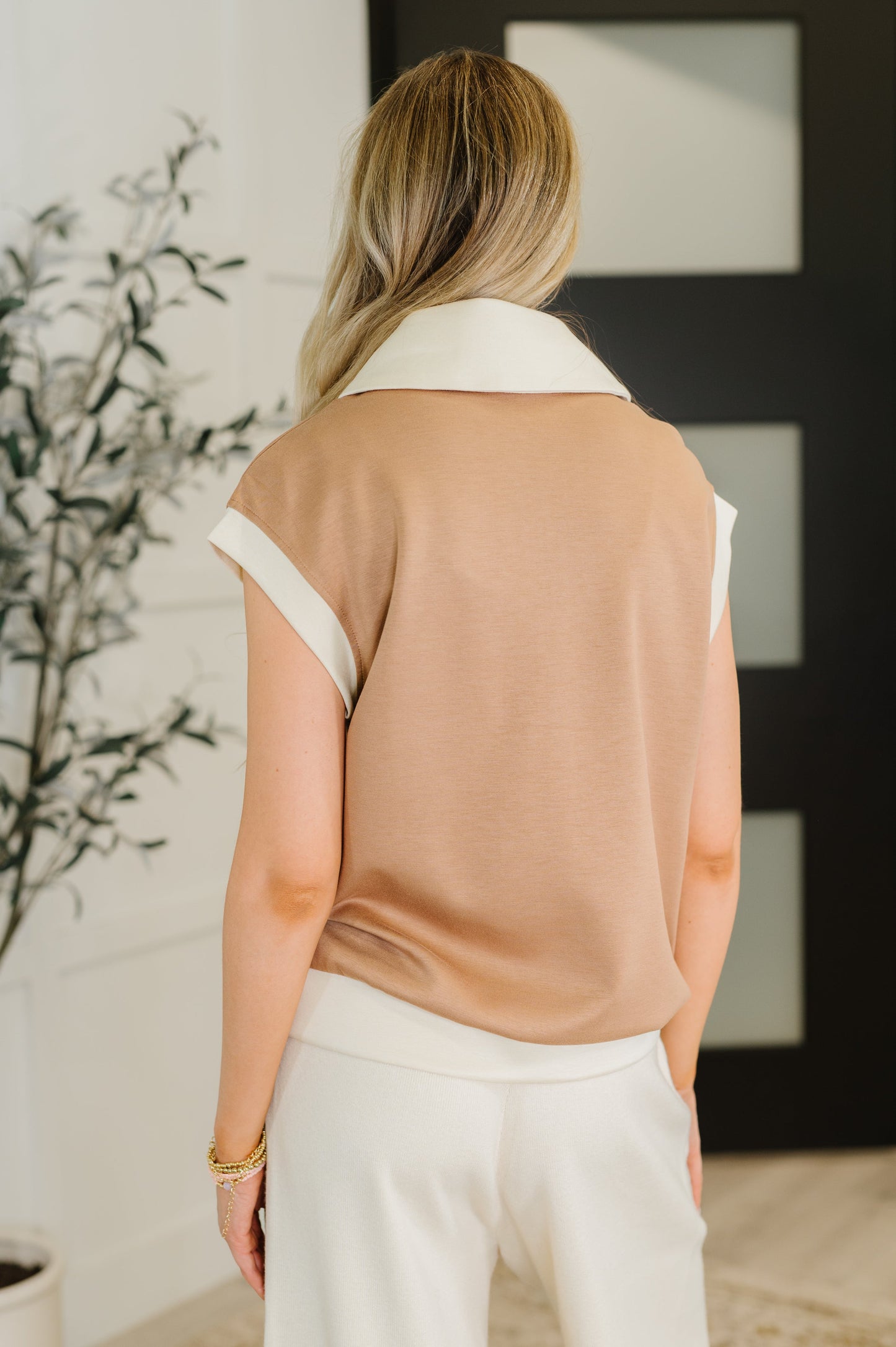 Scuba Knit short sleeve top
High Stretch
Collared Neckline
Half Front Zip
Banded Sleeve Cuff
Banded Hemline
50% Polyester, 45% Viscose, 5% Elastane
True to Size
