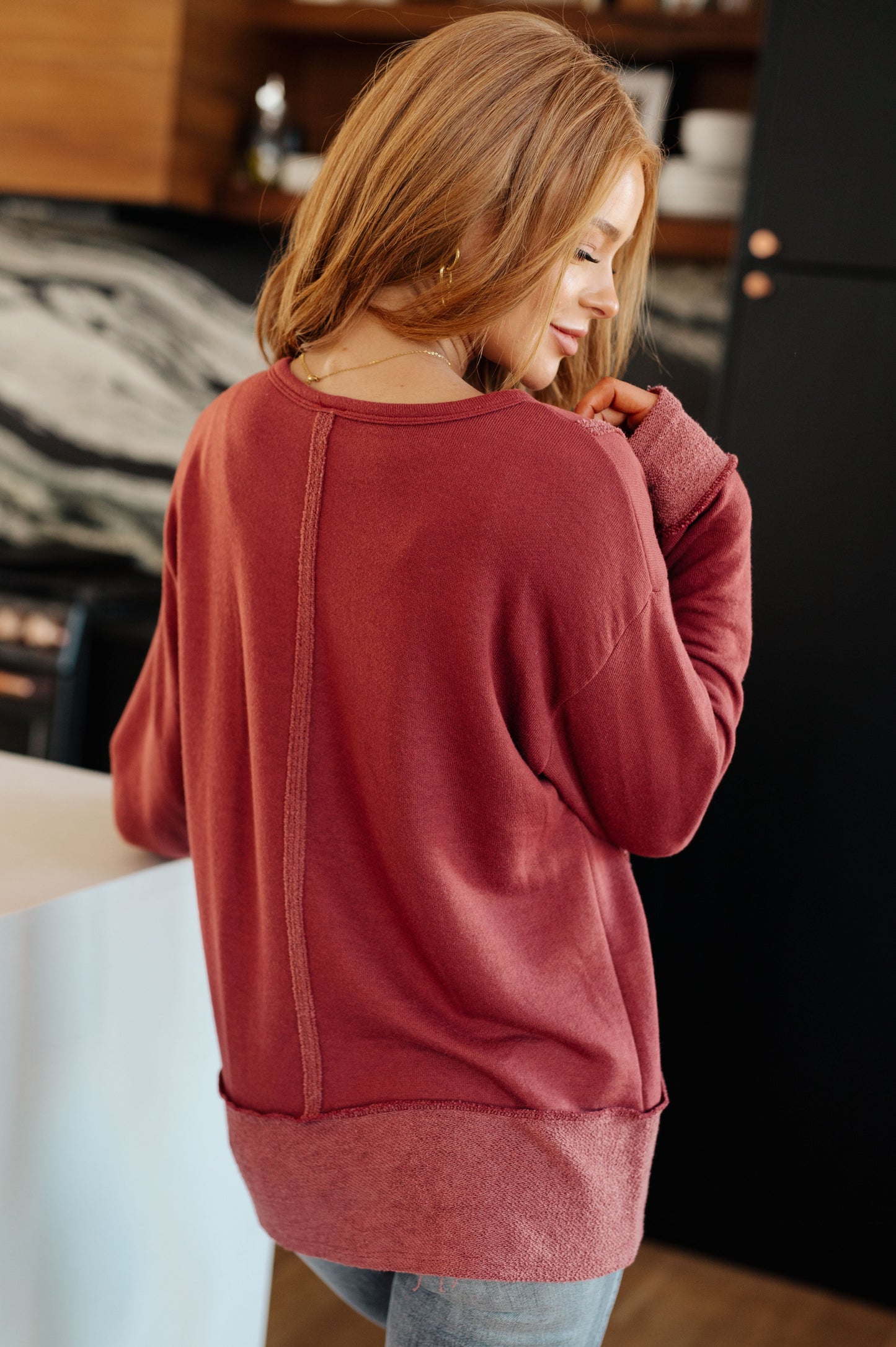 French Terry Long sleeve top
French Terry
Exposed Seams
Reverse Details
Stepped Hem
Dropped Shoulders
Hem Slits
42% Polyester, 40% Cotton, 18% Rayon
True to Size