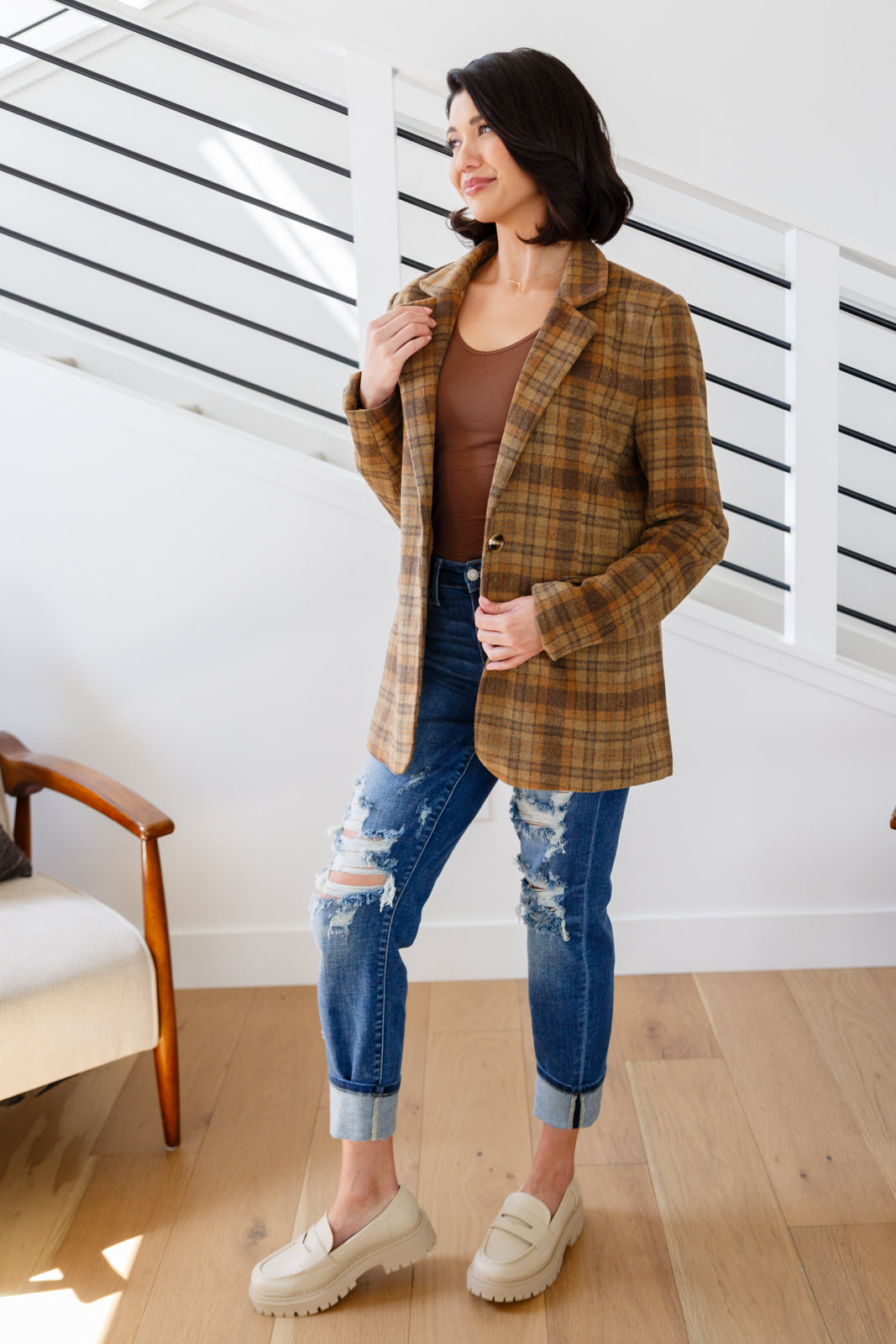 Brushed Woven plaid blazer by Haptics
Notched Lapel
Shoulder Pads
Single Button Closure
Flap Pockets
Fully Lined
Relaxed Fit
100% Polyester
True to Size