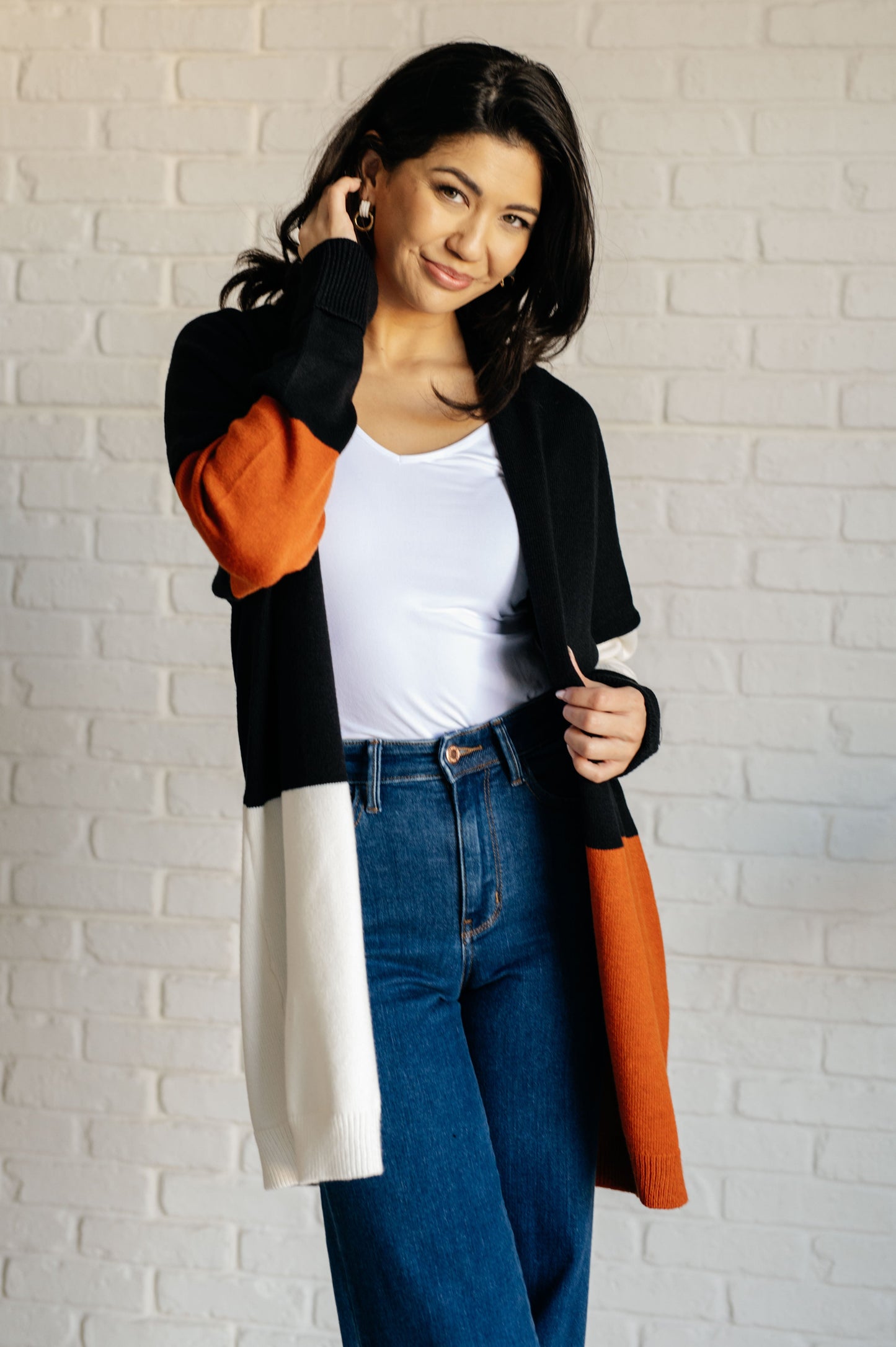 Color block open knit Midweight Sweater Knit
High Stretch
Open Front
Shawl Neckline
Drop Shoulder
Ribbed, Tacked Sleeve Cuff
Ribbed Hemline
50% Viscose, 28% Polyester, 22% Polyamide
True To Size