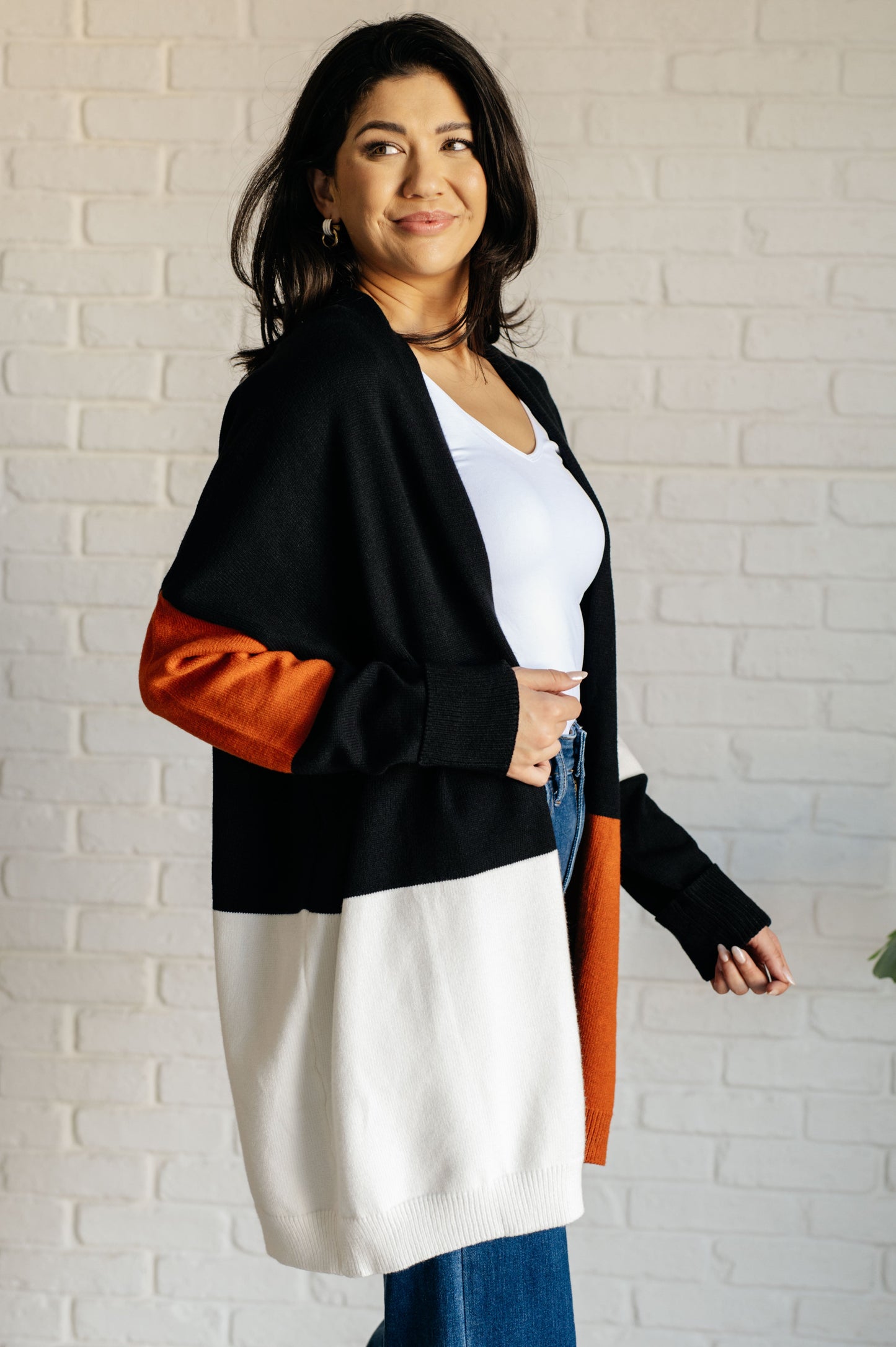 Color block open knit Midweight Sweater Knit
High Stretch
Open Front
Shawl Neckline
Drop Shoulder
Ribbed, Tacked Sleeve Cuff
Ribbed Hemline
50% Viscose, 28% Polyester, 22% Polyamide
True To Size