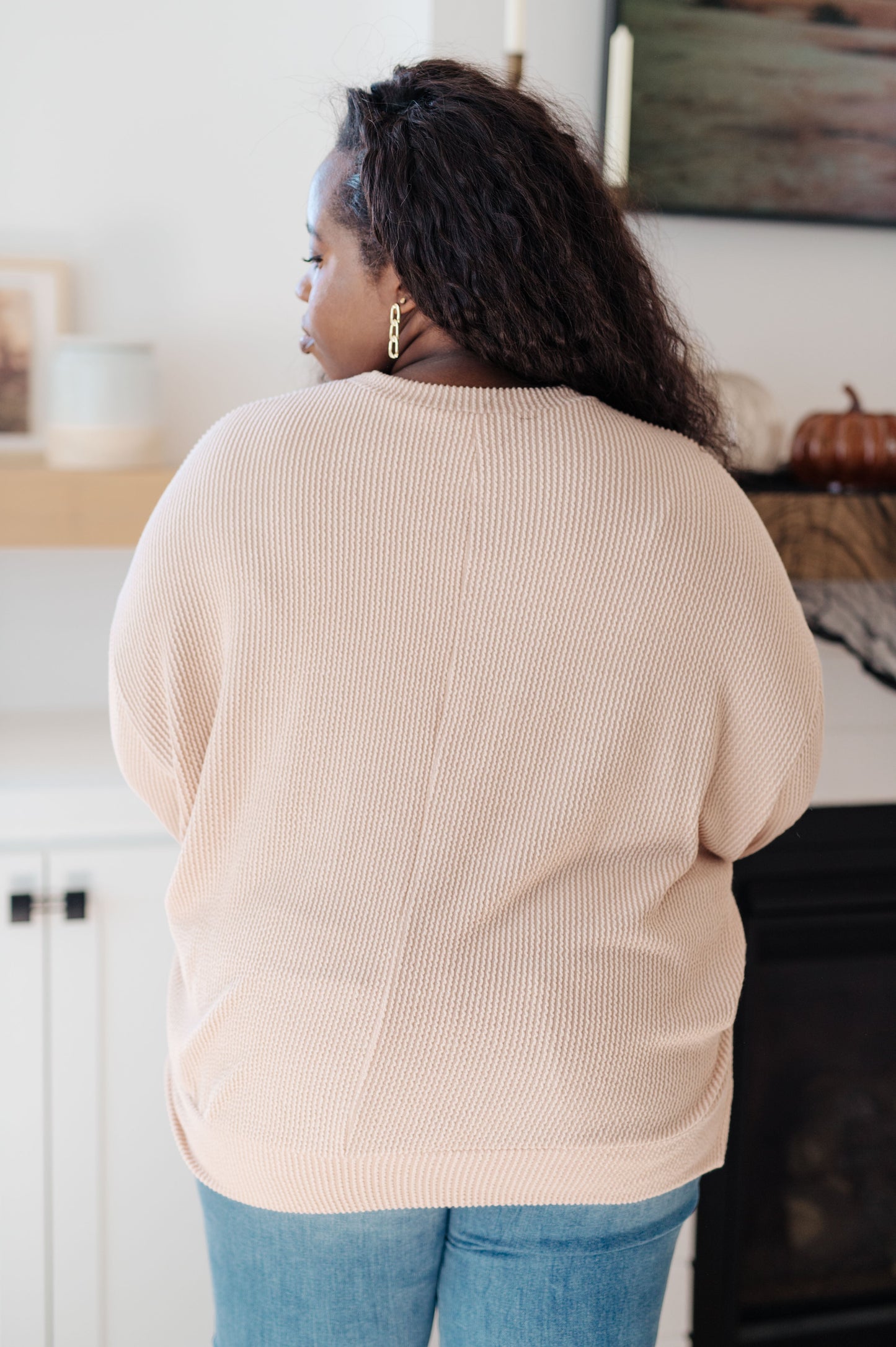 Beige long sleeve Textured Ribbed Knit top by Sew in Love
Crew Neckline
Dropped Shoulders
Slit Hem
Relaxed Fit
76% Polyester, 21% Rayon, 3% Spandex
True to Size