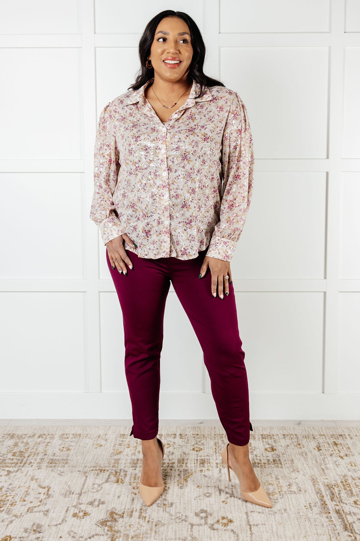 Chiffon long sleeve blouse
Collared Neckline
Full Front Button Closure
Poet Sleeve
Banded, Button Closure Sleeve Cuff
Scooped Hemline
100% Polyester
True to Size