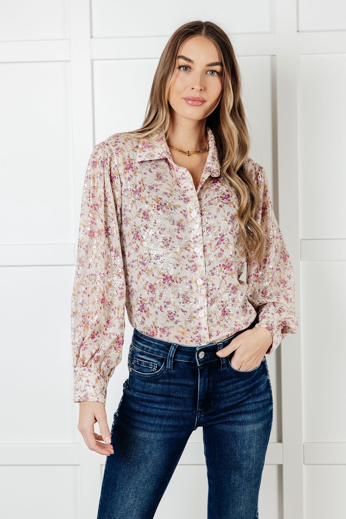 Chiffon long sleeve blouse
Collared Neckline
Full Front Button Closure
Poet Sleeve
Banded, Button Closure Sleeve Cuff
Scooped Hemline
100% Polyester
True to Size