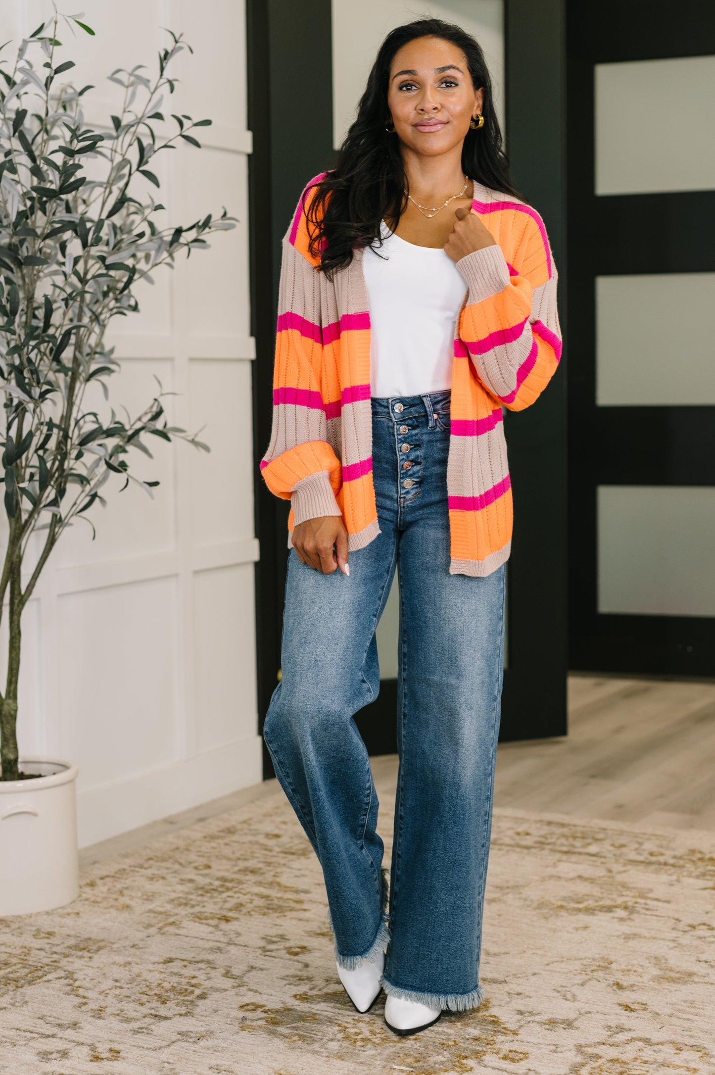Light-Mid Weight Sweater-knit cardigan
Open Front
Drop Shoulder
Ribbed Hem
Banded, Ribbed Sleeve Cuff
100% Acrylic
True to Size
