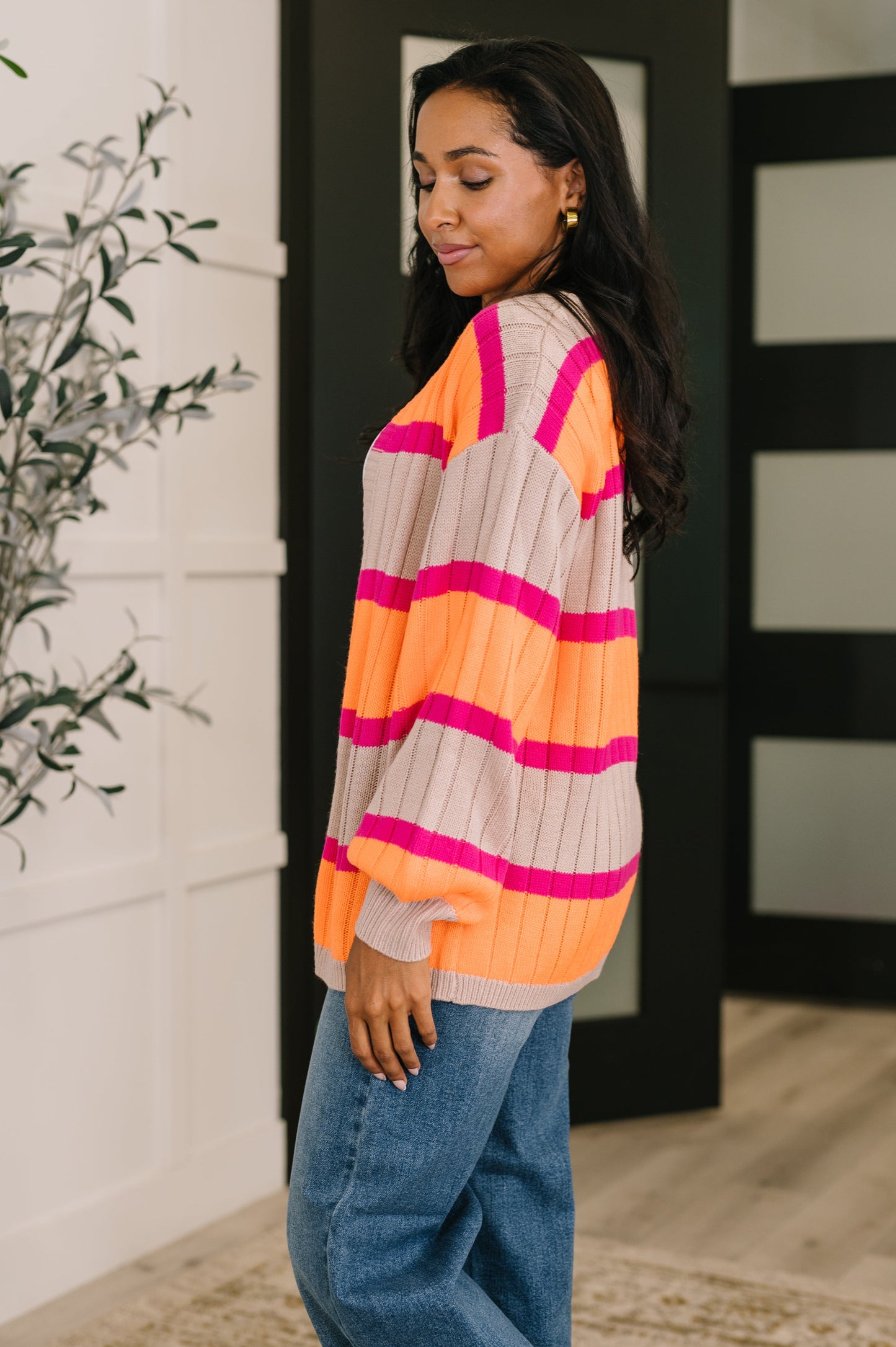 Light-Mid Weight Sweater-knit cardigan
Open Front
Drop Shoulder
Ribbed Hem
Banded, Ribbed Sleeve Cuff
100% Acrylic
True to Size