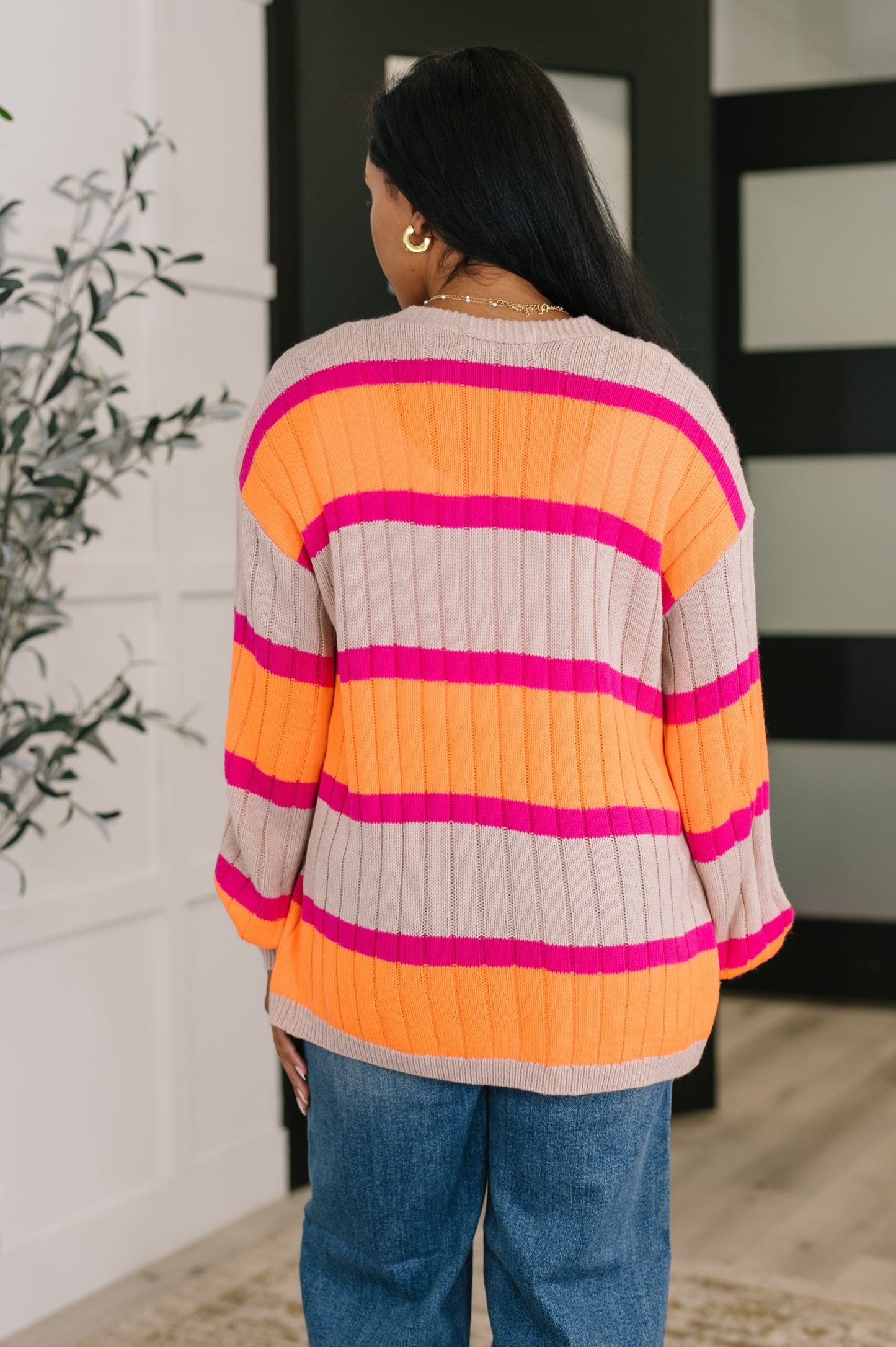 Light-Mid Weight Sweater-knit cardigan
Open Front
Drop Shoulder
Ribbed Hem
Banded, Ribbed Sleeve Cuff
100% Acrylic
True to Size