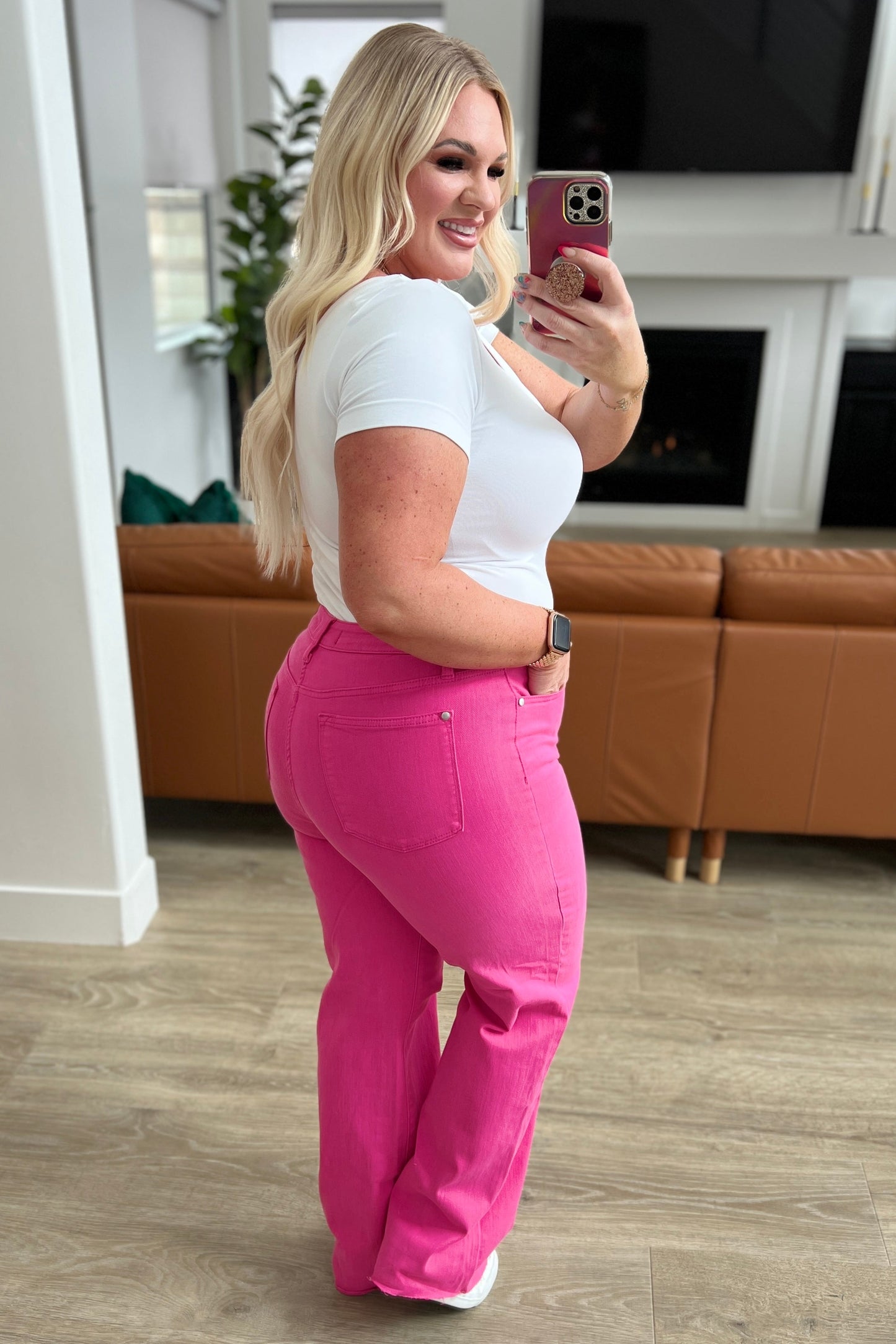 Hot Pink Judy Blue jeans
High Rise
Zip Fly
Garment Dyed
4-Way Stretch
Non-Distressed
True Embroidered Heart Accent
Straight Silhouette
Raw Hem
93% Cotton, 6% Polyester, 1% Spandex
True to Judy Blue Sizing