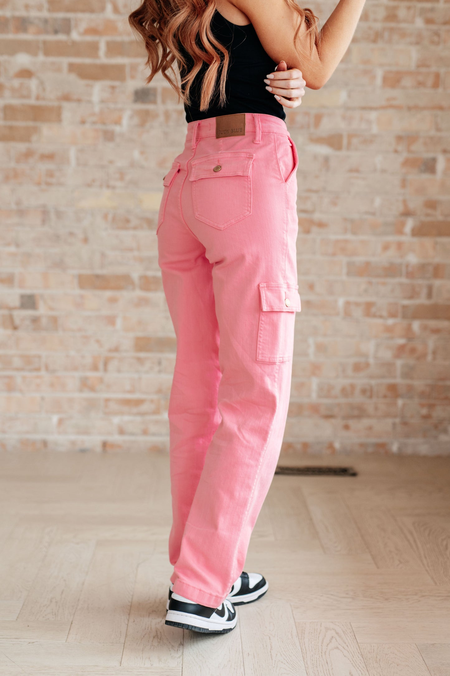 Judy Blue
High Rise
Zip Fly
Garment Dyed
4-Way Stretch
Cargo Pockets with Button Closure
93% Cotton, 6% Polyester, 1% Spandex
True to Judy Blue Sizing