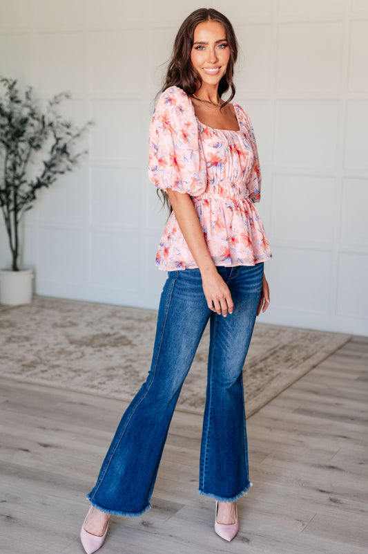  floral short sleeve blouse 
Sheer Woven
Fully Lined
Square Neckline
Cased Elastic Neckline
Balloon Sleeve
Cased Elastic Waistline
Can Be Worn Off Shoulder
Self and Lining: 100% Polyester
True to Size