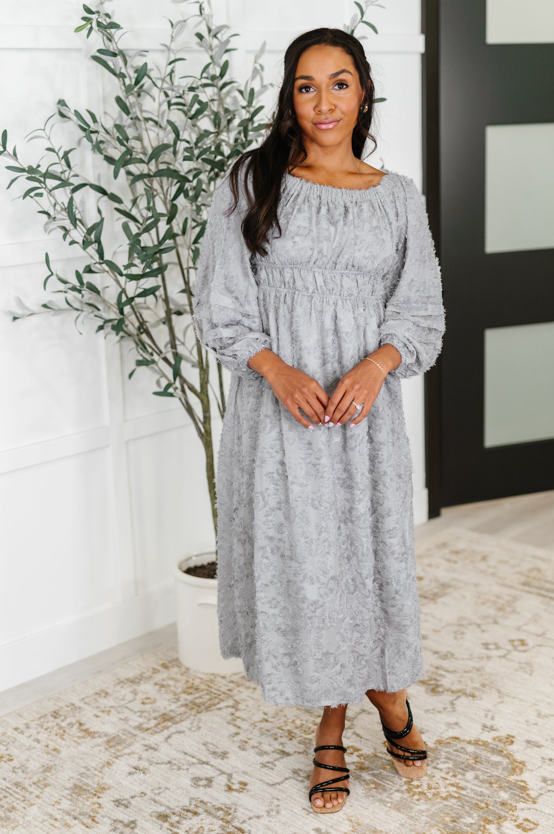 Opal Grey Long sleeved midi dress
Can be worn on/off shoulder + Lined
Elasticated waist, neckline & wrists
Self: 100% Polyester
Lining: 100% Polyester
Wash cold, hang dry
True to size, comfortable fit