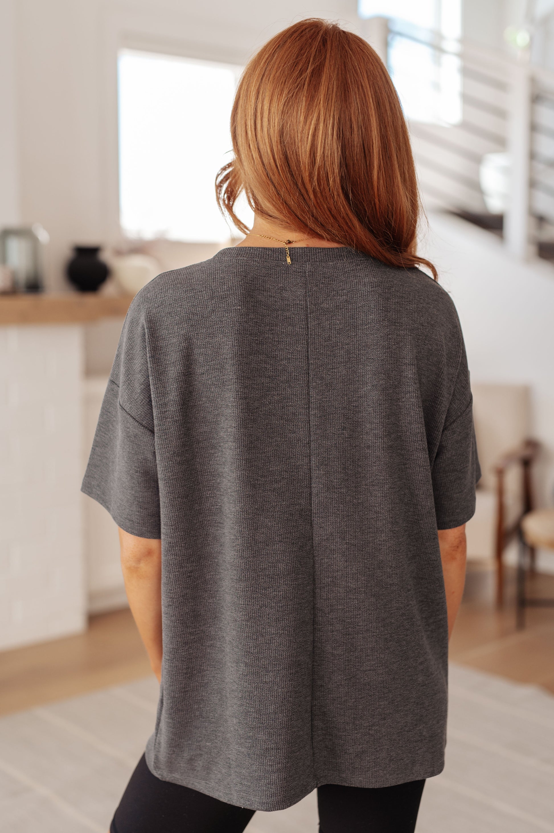 Mid-Weight Jersey Knit
Ribbed
Round Neckline
Drop Shoulder
Textured Contrast
93% Polyester, 7% Spandex
True to Size short sleeve top in Charcoal Grey