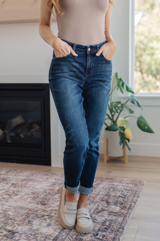 Judy Blue Jeans
Mid-Rise
Zip Fly
4-Way Stretch
Dark Wash
Optional Cuff
Slim Fit Silhouette
93% Cotton, 6% Polyester, 1% Spandex
True to Judy Blue Sizing