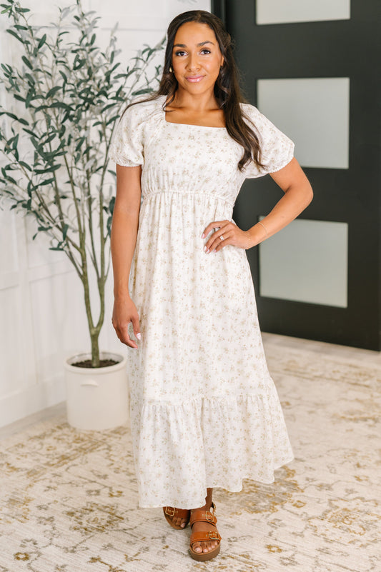 Lightweight Woven square neck maxi dress
No Stretch
Square Neckline
Cased Elastic and Gathered Shoulder
Cased Elastic Sleeve Cuff
Puff Sleeve
Elastic Waistband
Functional Side Pockets
Gathered Tier Hem
3/4 Lined
Self: 60% Cotton, 40% Polyester
Lining: 100% Polyester
True to Size
