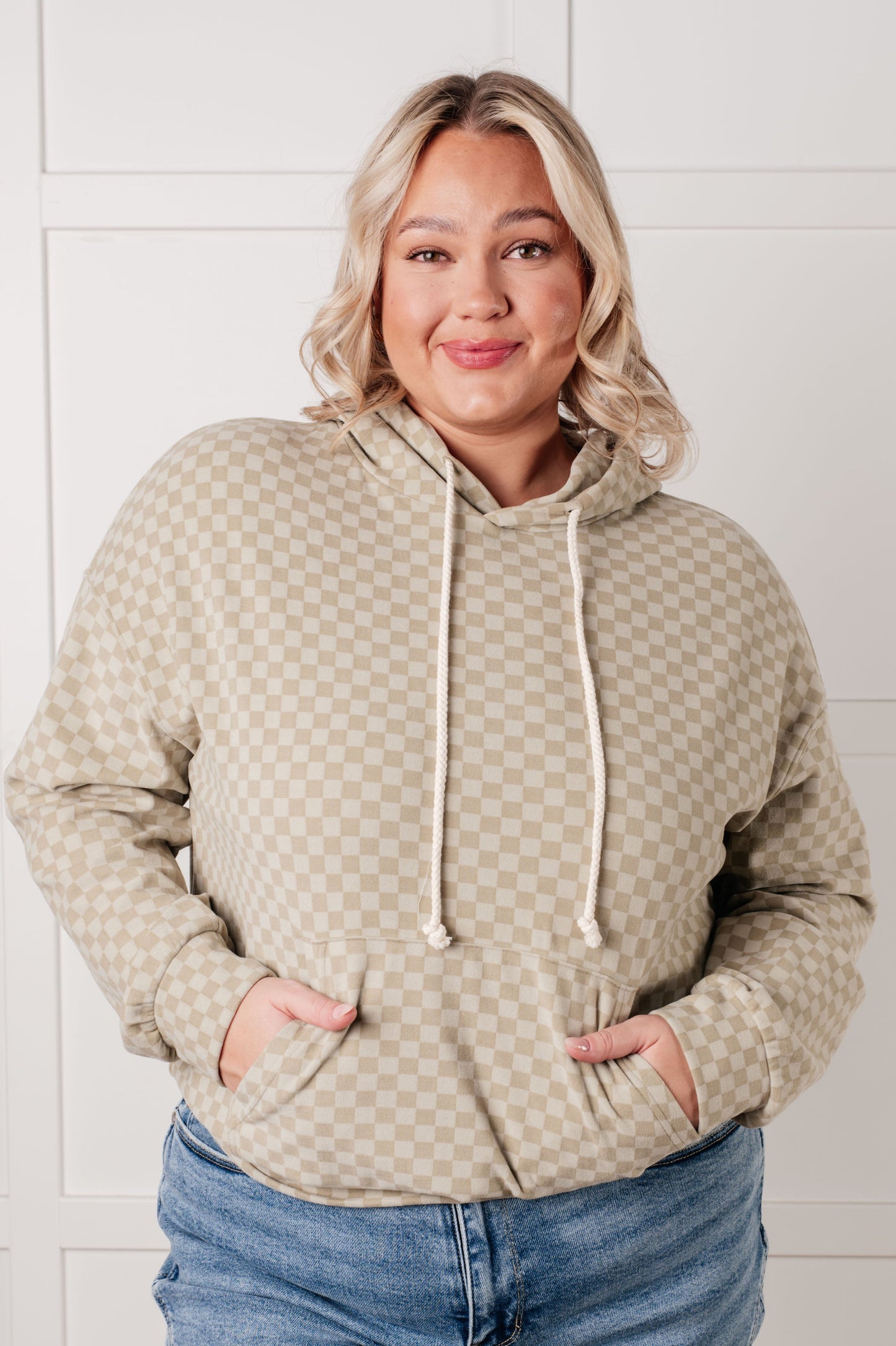 Checkered Hoodie in Sage
Performance Fleece
Hooded
Drawstring
Kangaroo Pocket
Banded Hemline
Banded Sleeve Cuffs
90% Polyester, 10% Elastane
True to Size