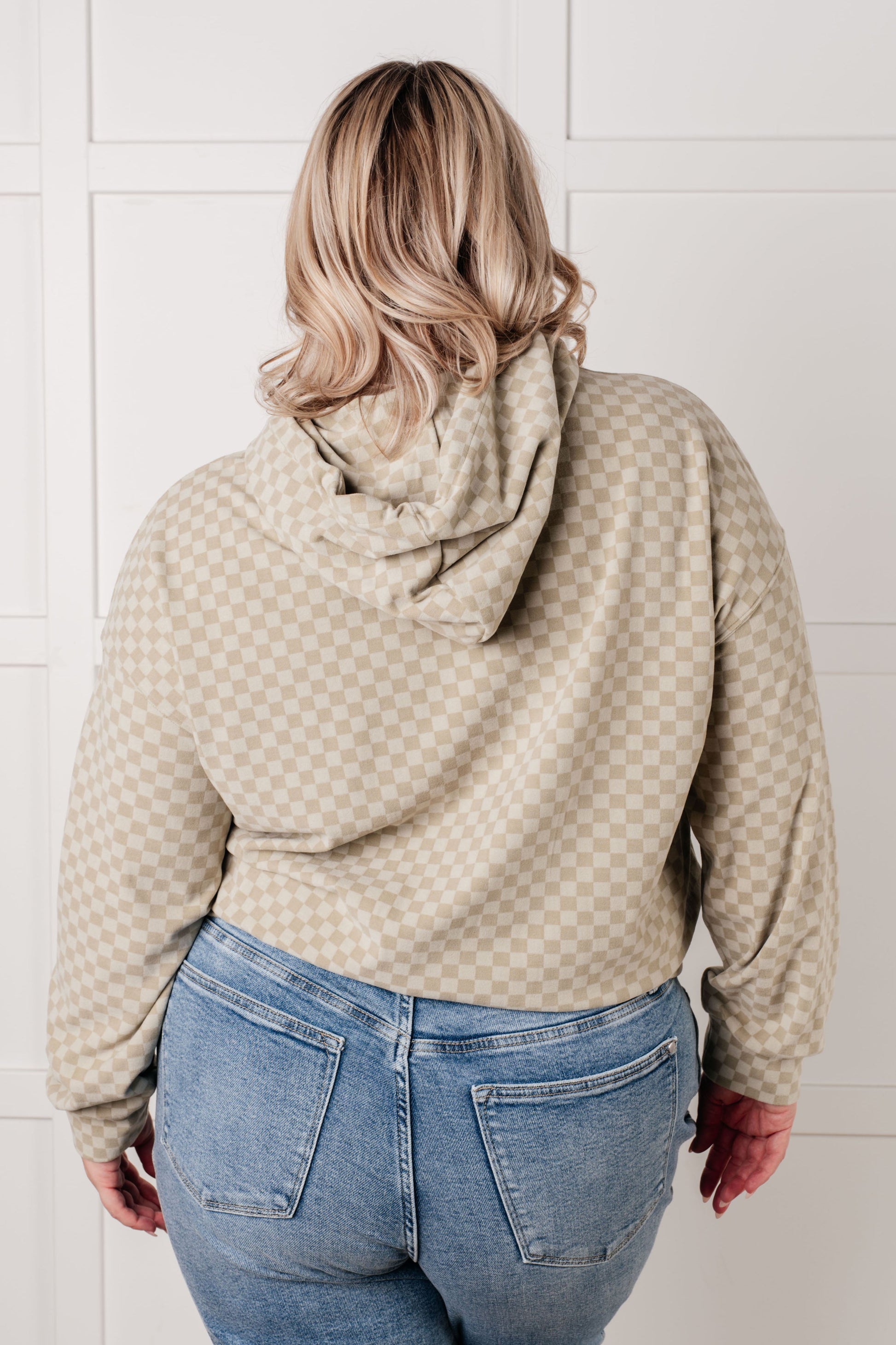 Checkered Hoodie in Sage
Performance Fleece
Hooded
Drawstring
Kangaroo Pocket
Banded Hemline
Banded Sleeve Cuffs
90% Polyester, 10% Elastane
True to Size