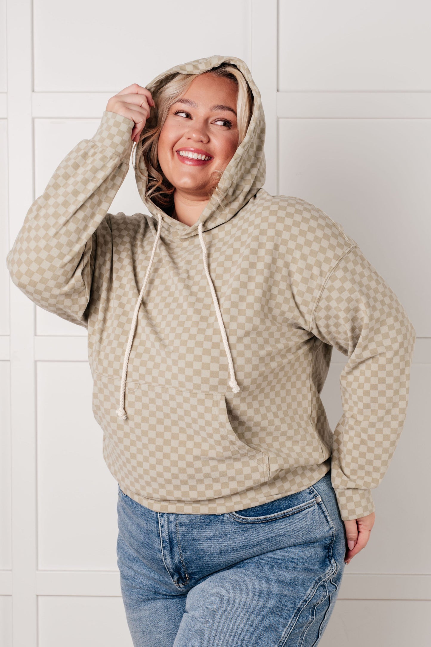 Checkered Hoodie in Sage
Performance Fleece
Hooded
Drawstring
Kangaroo Pocket
Banded Hemline
Banded Sleeve Cuffs
90% Polyester, 10% Elastane
True to Size