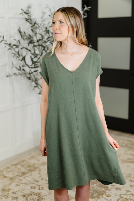 V-Neck Relaxed Dress in Gray Green
Mid-Weight Woven
No Stretch
Deep V-Neckline
Dolman Sleeve
Functional Side Pockets
Center Back Seam
Relaxed Fit
80% Rayon, 20% Linen
True to Size