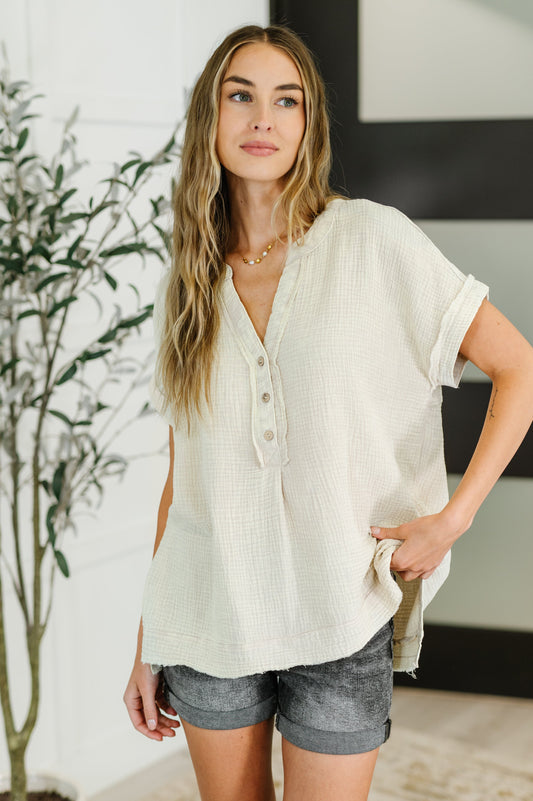 Sand Beige, Lightweight Gauze short sleeve top
No Stretch
V-Neckline
Functional 3/4 Front Button Closures
Dolman Sleeve
Banded Sleeve Cuff
Banded Stepped Hemline
Side Slit
Back Center Seam
Raw and Exposed Seam Details
Raw Hem
100% Cotton
True to Size