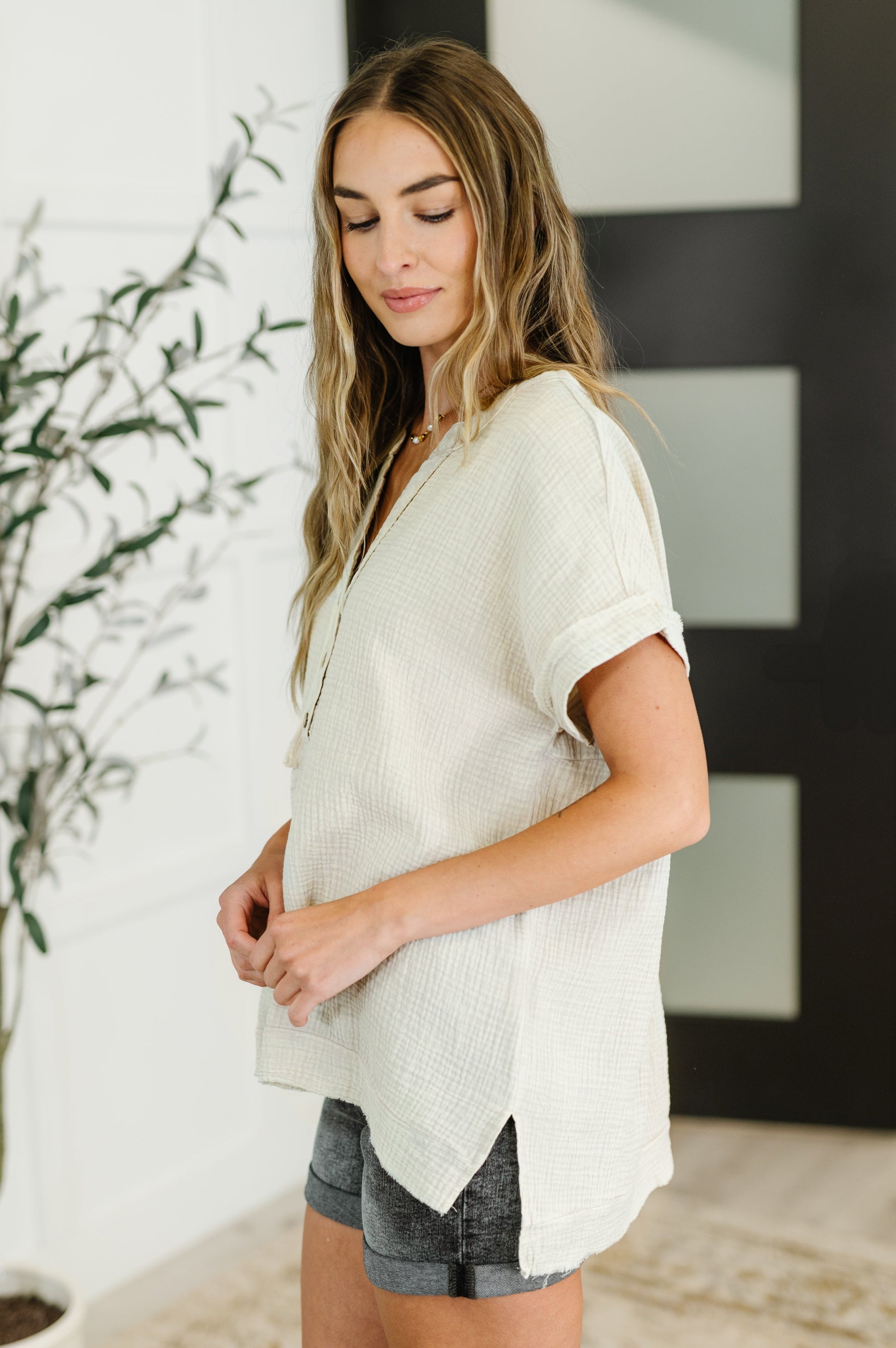 Sand Beige, Lightweight Gauze short sleeve top
No Stretch
V-Neckline
Functional 3/4 Front Button Closures
Dolman Sleeve
Banded Sleeve Cuff
Banded Stepped Hemline
Side Slit
Back Center Seam
Raw and Exposed Seam Details
Raw Hem
100% Cotton
True to Size