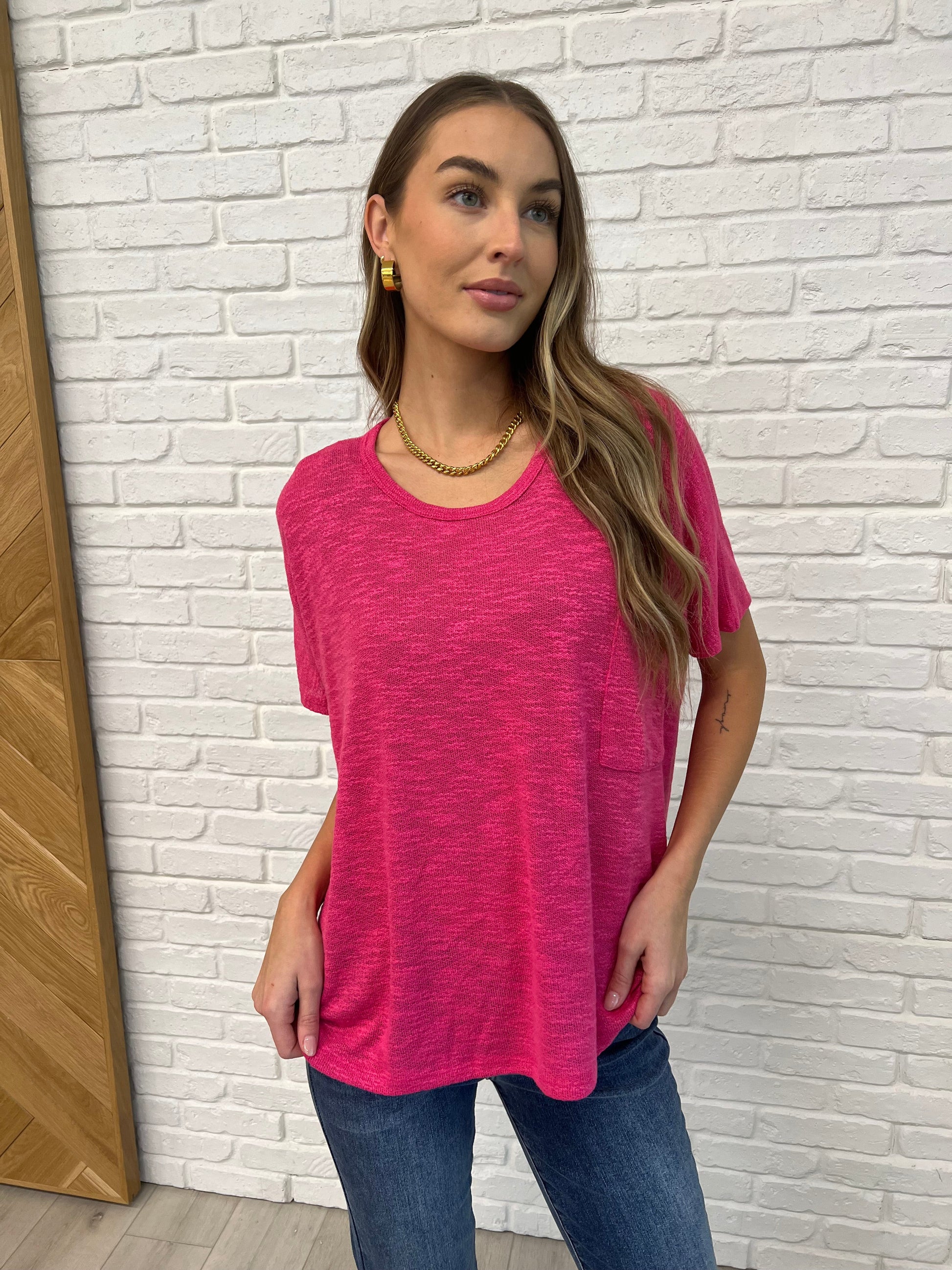 Hacci Material Short Sleeve Top
Oversized Fit
Dolman Sleeve
Round Neckline
Back Center Seam
Sheer
Front Patch Pocket
63% Polyester, 33% Rayon, 4% Spandex
True to Size