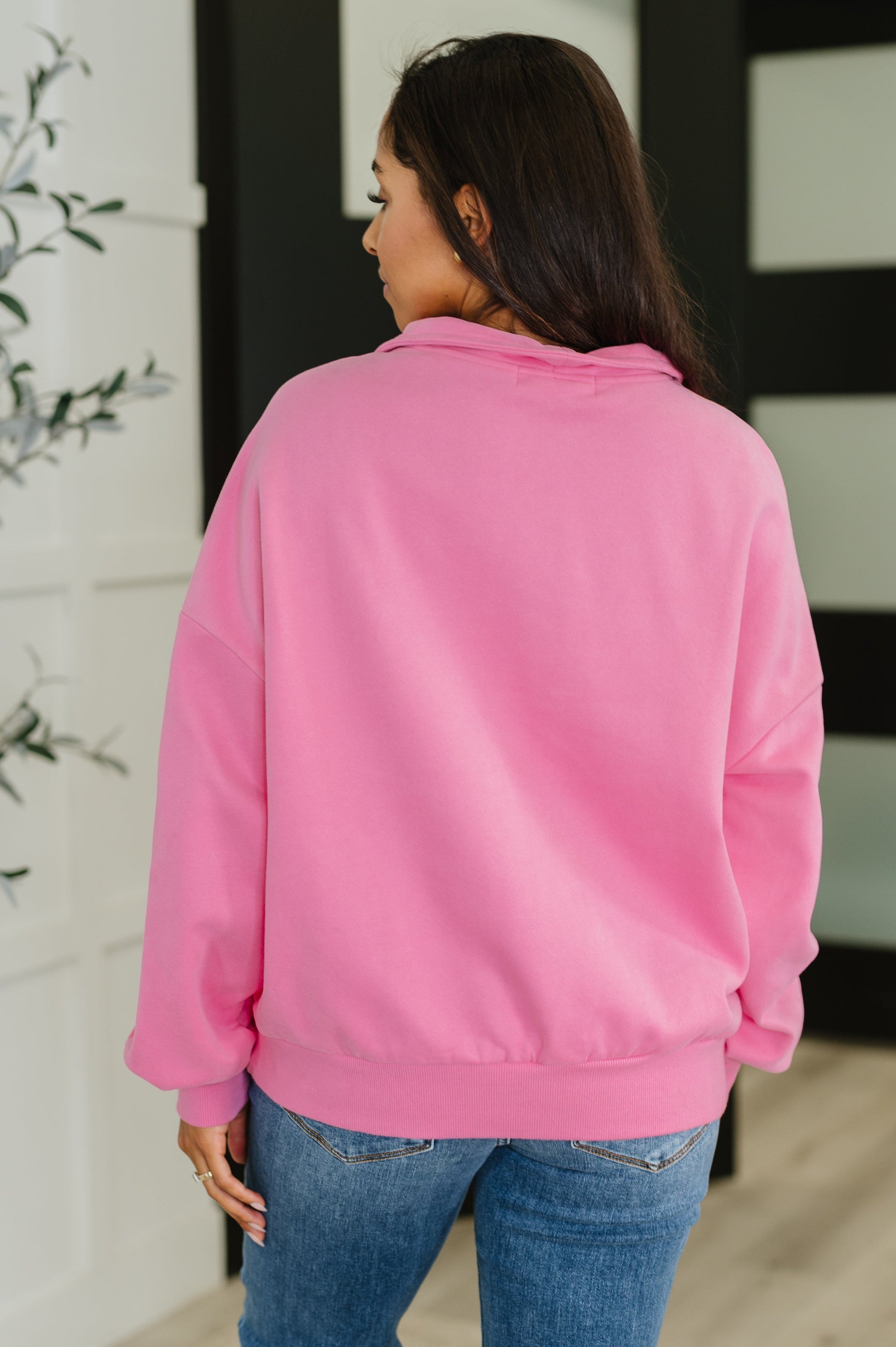 Pink half zip pullover
Fleece
High Neckline
Half Zipper Closure
Silver Hardware
Drop Shoulder
Kangaroo Pocket
Banded, Ribbed Sleeve Cuff and Hem
50% Polyester, 50% Cotton
True to Size