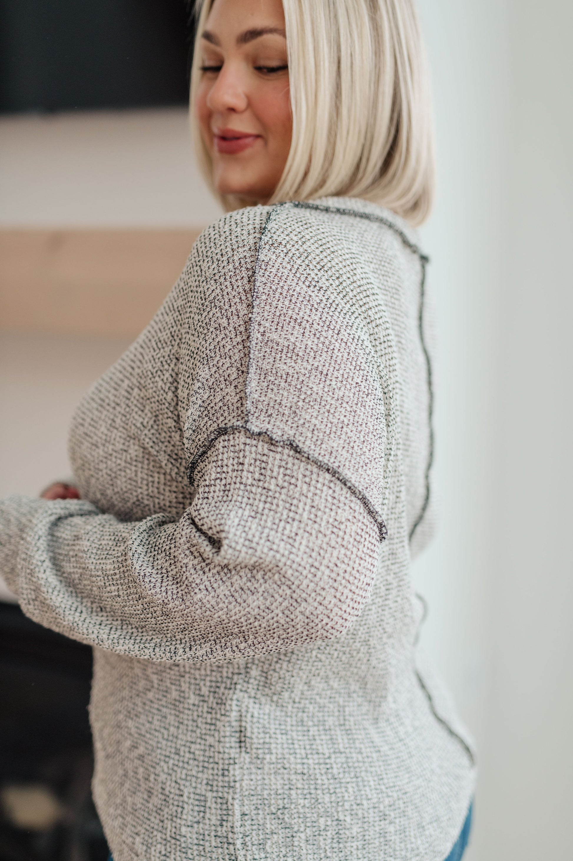 Long sleeve Lightweight Waffle Knit sweater by Shopin LA
Round Neckline
Dropped Shoulder
Exposed Seams
Slim Fit
47% Cotton, 51% Polyester, 2% Spandex
True to Size