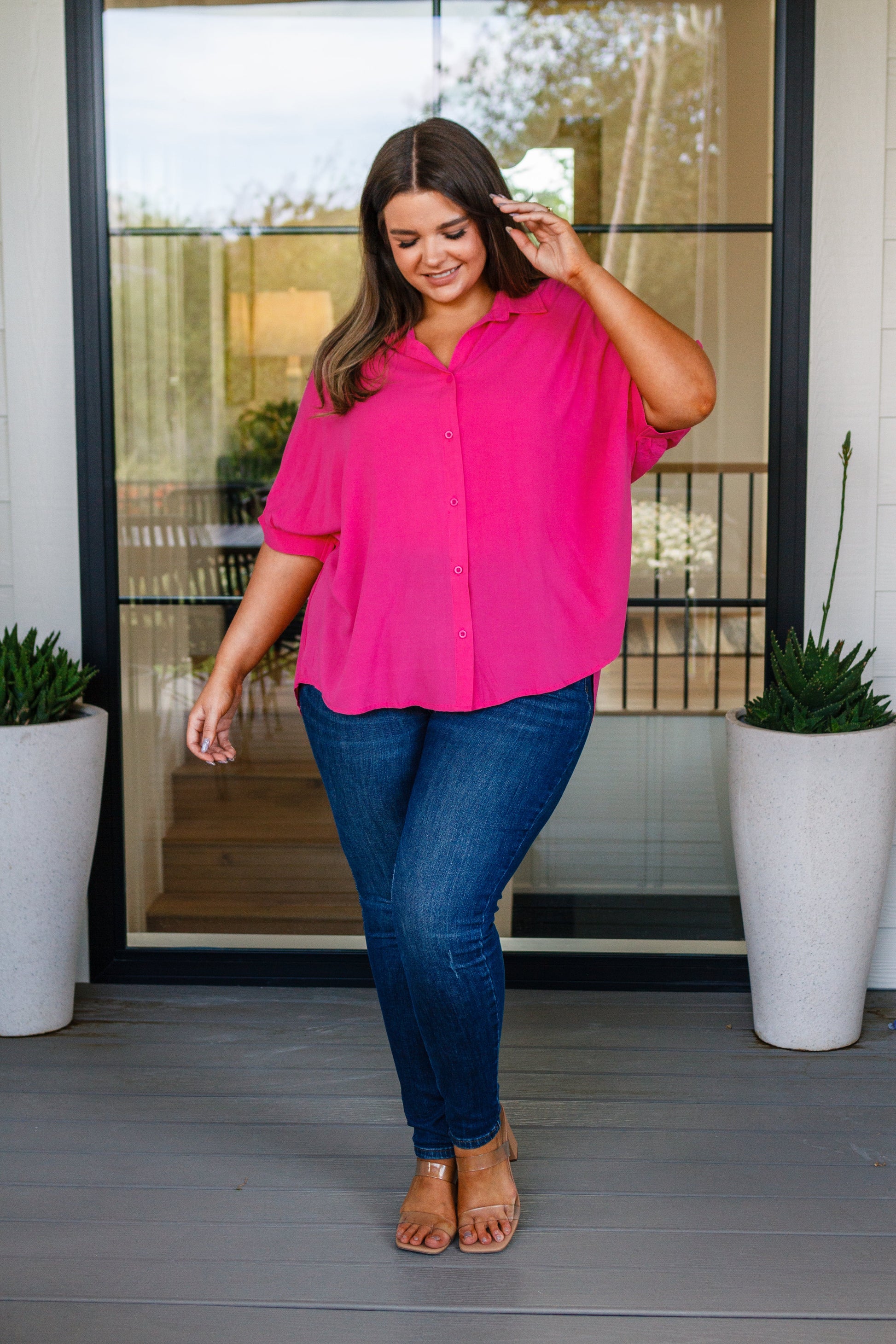 Lightweight Woven
Collared
Gathered Dolman Sleeves
Banded Cuff
Button Front Closure
100% Viscose
True to Size top in Hot Pink by One Eleven North
Regular and Plus sizes