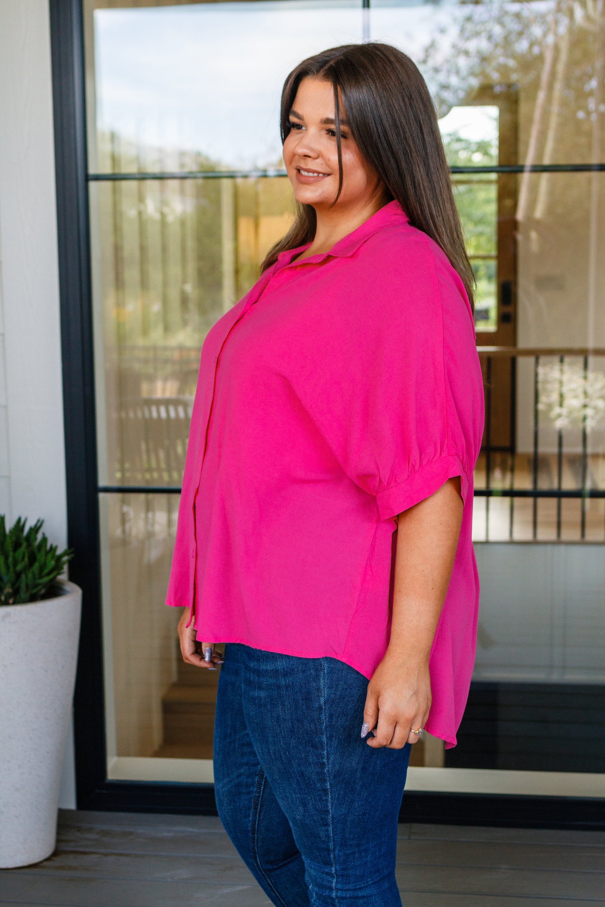 Lightweight Woven
Collared
Gathered Dolman Sleeves
Banded Cuff
Button Front Closure
100% Viscose
True to Size top in Hot Pink by One Eleven North
Regular and Plus sizes