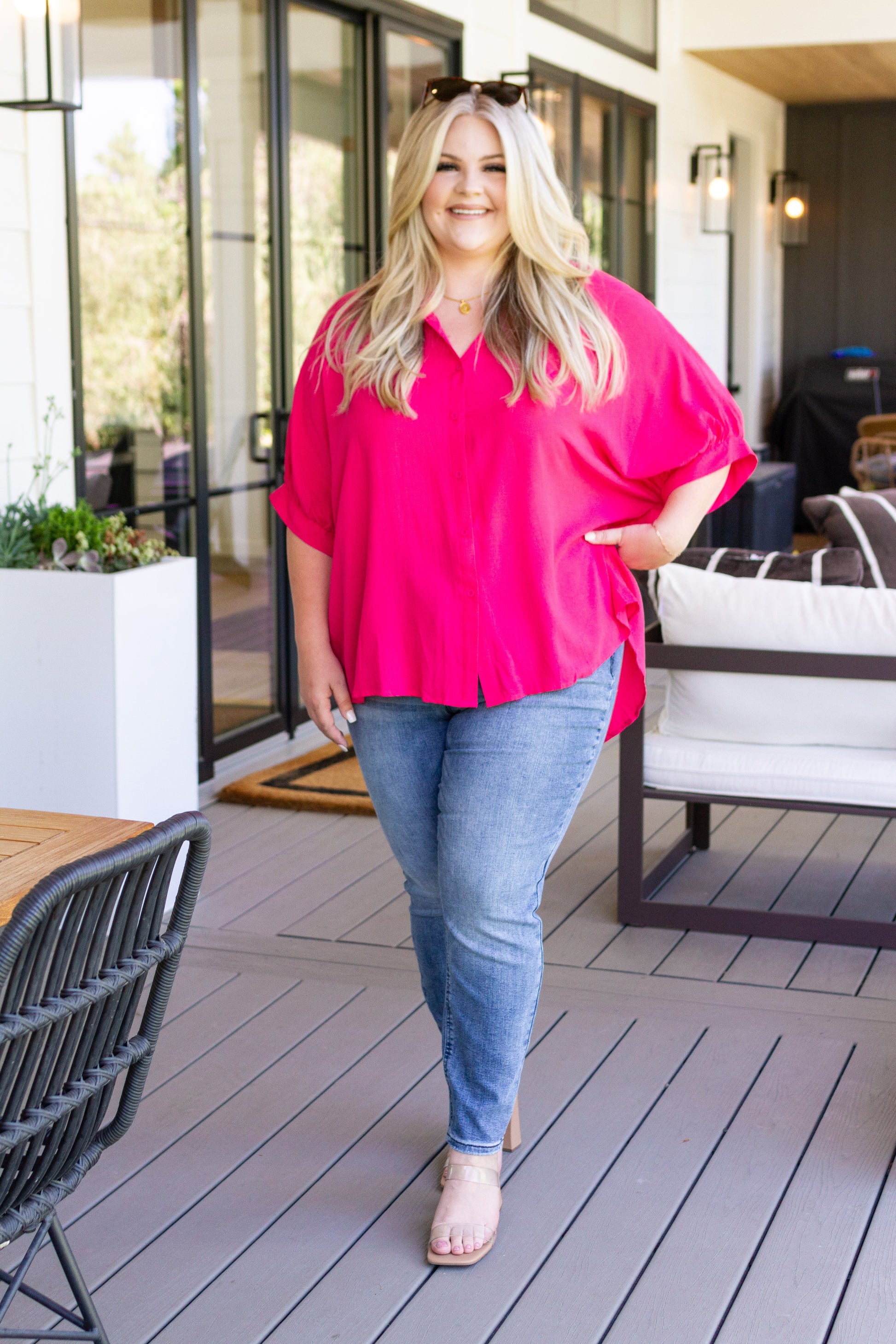 Lightweight Woven
Collared
Gathered Dolman Sleeves
Banded Cuff
Button Front Closure
100% Viscose
True to Size top in Hot Pink by One Eleven North
Regular and Plus sizes