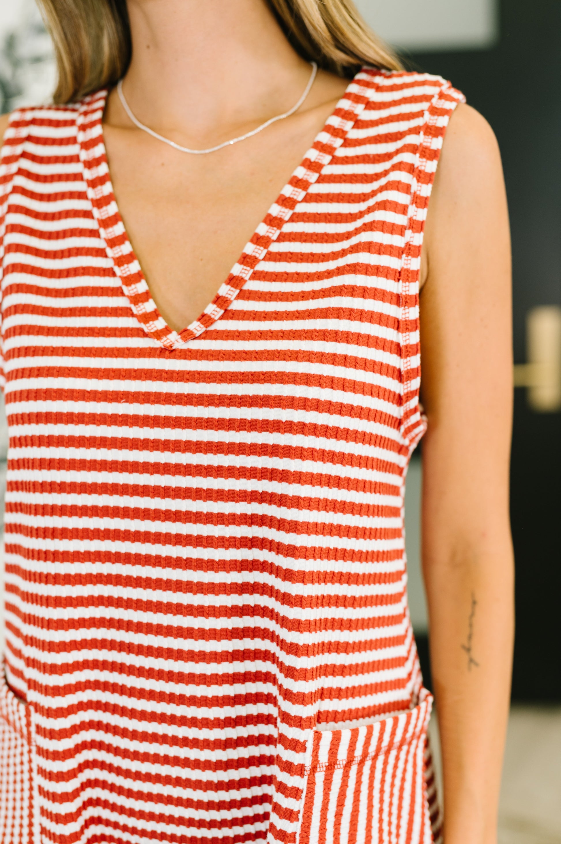 Cable Ribbed Knit shorts romper in Rust by Very J
Banded Ribbed V-Neckline
Banded Sleeve Cuff
Functional Patch Pockets
Keyhole Button Closure
Relaxed Fit
53% Polyester, 40% Cotton, 7% Spandex
True to Size