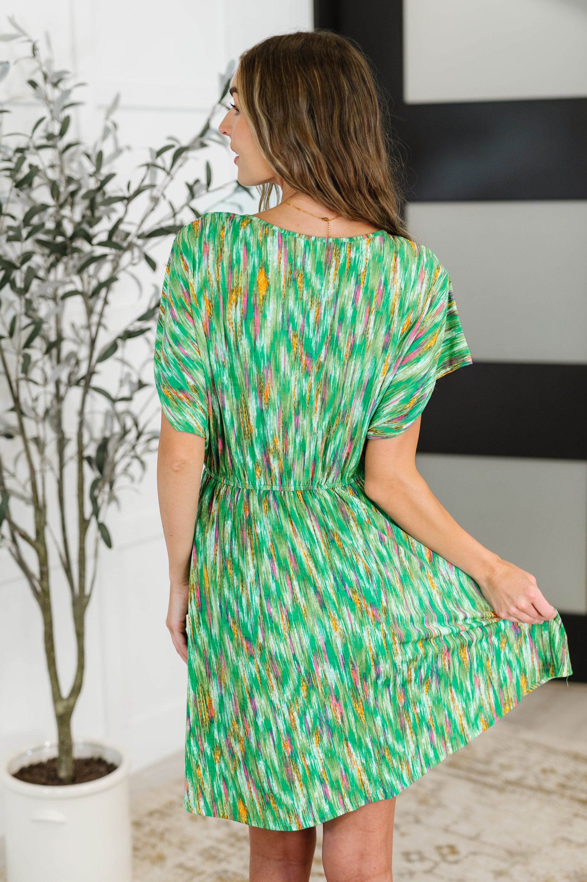 Green Bulgari Fabric Dress
High-Stretch
V-Neckline
Dolman Sleeve
Elastic Waistband
Functional Side Pockets
Skort
94% Polyester, 6% Spandex
True to Size