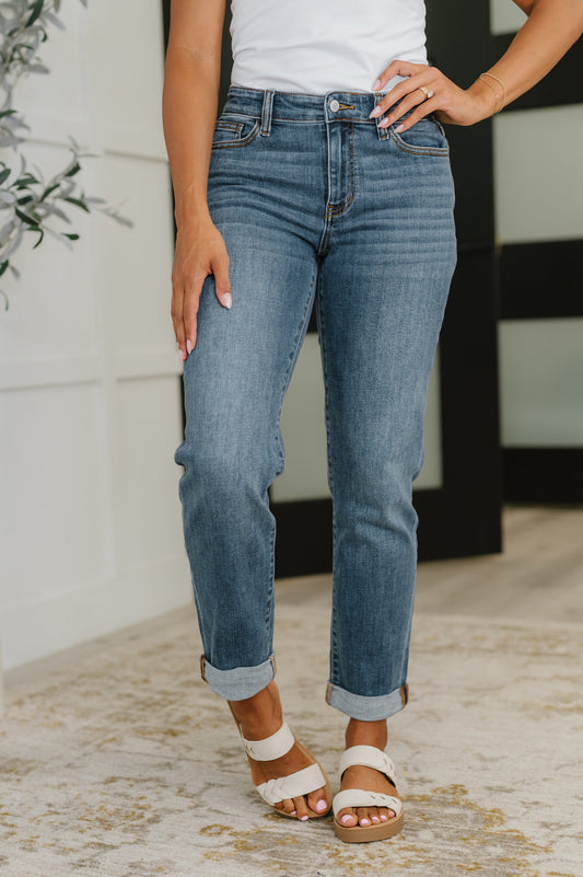 Mid Rise Boyfriend classic cuff jeans by Judy Blue
Judy Blue
Mid-Rise
Zip Fly
4-Way Stretch
Optional Cuff
Dark Wash
Boyfriend Silhouette
93% Cotton, 6% Polyester, 1% Spandex
True to Judy Blue Sizing