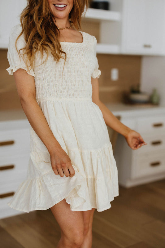 Woven Fabric dress in Cream
Pockets
Elastic Smocked Bodice
Open Back
Functional Ties
Fully Lined
100% Cotton
True to Size