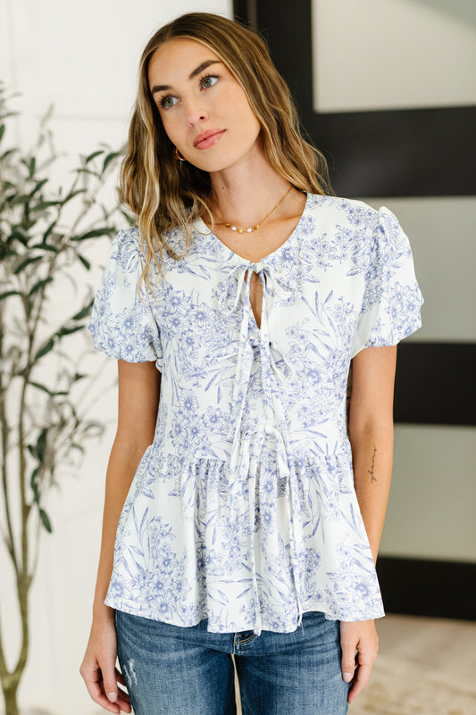 Poplin Woven floral top
No-Stretch
V-Neckline
Functional Neck Tie
Bow Details
Cased Elastic Sleeve Cuff
Peplum Silhouette
100% Polyester
True to Size