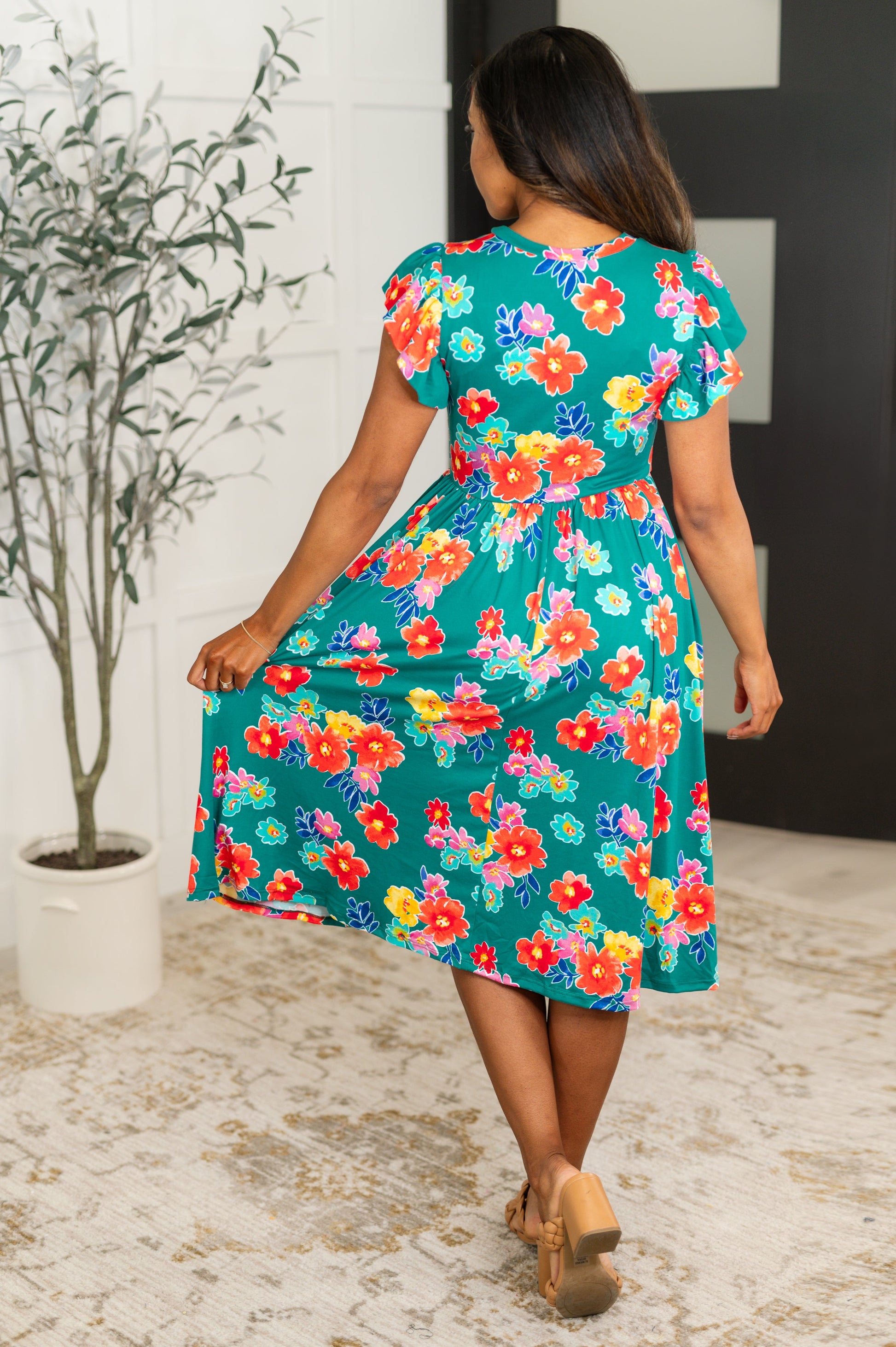 Green Floral, Light-Mid Weight Brushed Knit Midi length dress
Banded, Round Neckline
Double Layered Flutter Sleeve
Elastic Waistband
Functional Side Pockets
95% Polyester, 5% Spandex
True to Size