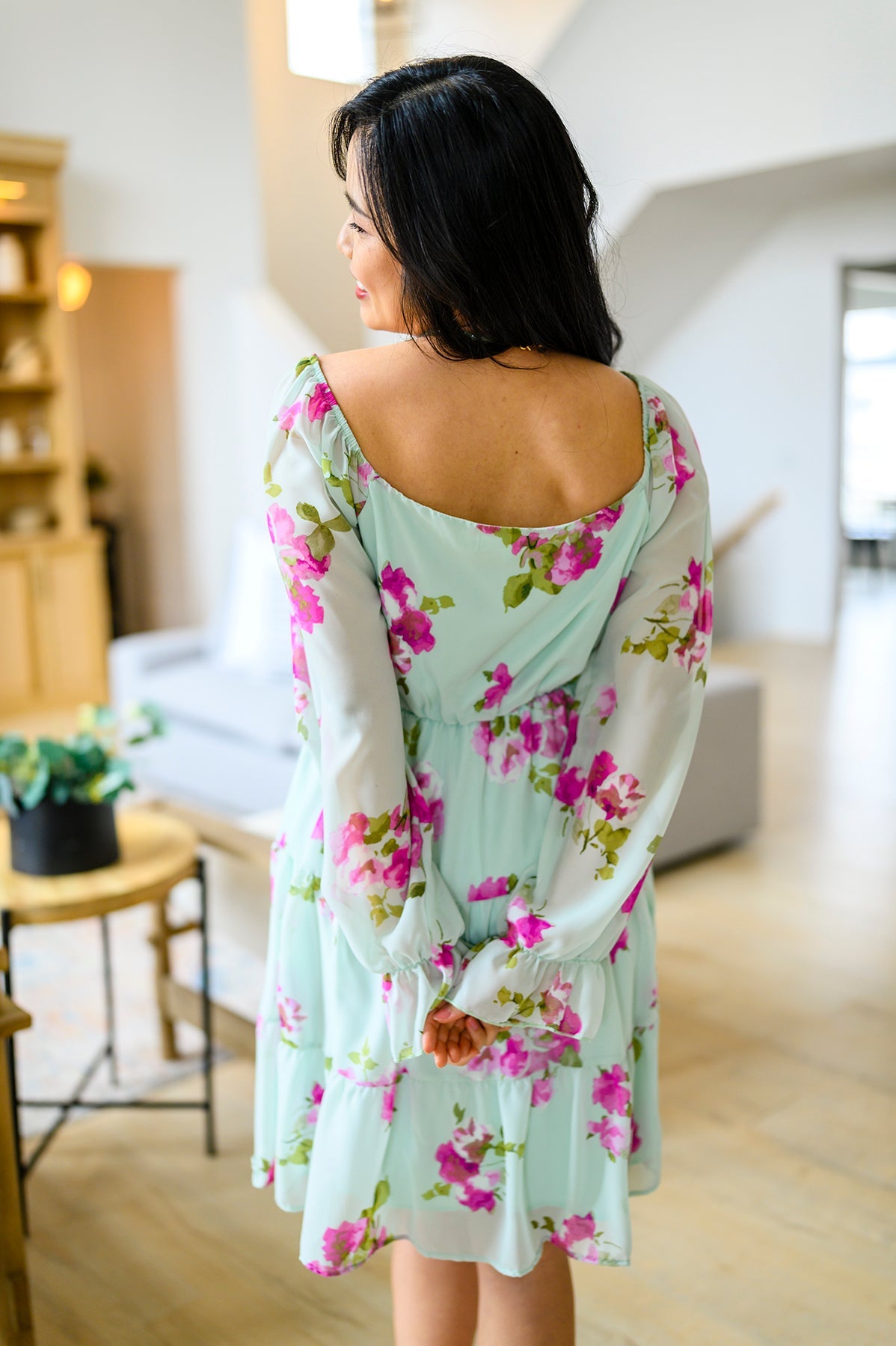 Green floral Polyester Chiffon Dress
Sheer Sleeves
Elastic Waistband
Side Seam Pockets
Fully Lined
100% Polyester
True to Size (Runs Large Through Bust)