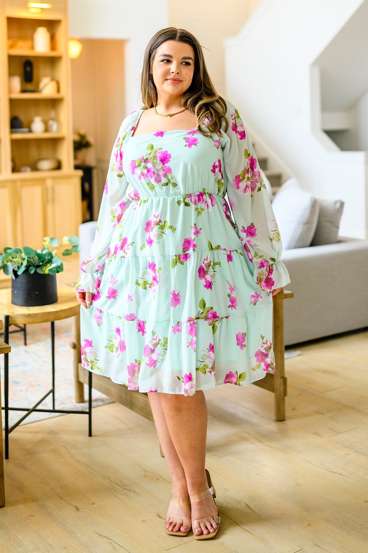 Green floral Polyester Chiffon Dress
Sheer Sleeves
Elastic Waistband
Side Seam Pockets
Fully Lined
100% Polyester
True to Size (Runs Large Through Bust)