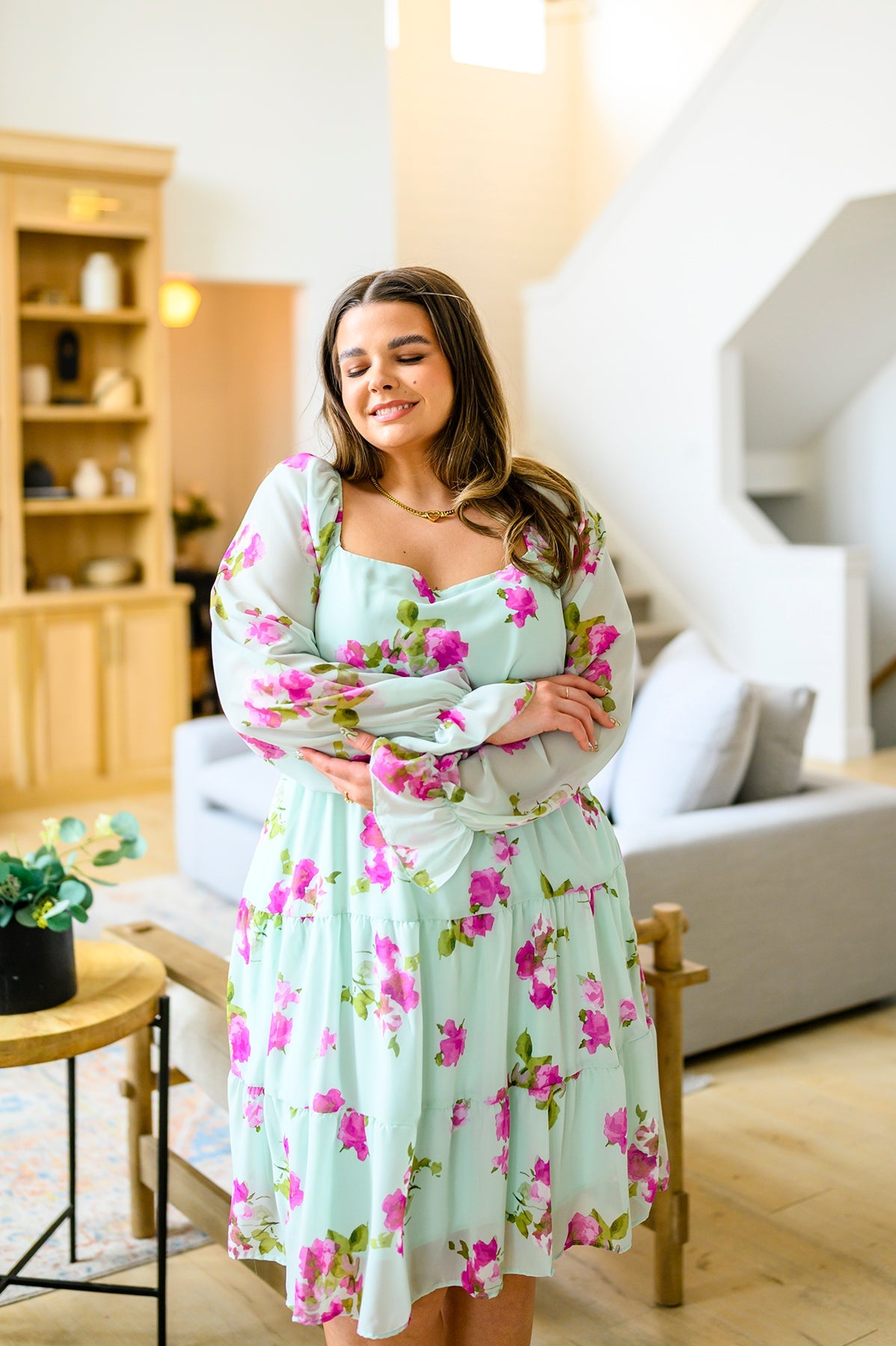 Green floral Polyester Chiffon Dress
Sheer Sleeves
Elastic Waistband
Side Seam Pockets
Fully Lined
100% Polyester
True to Size (Runs Large Through Bust)